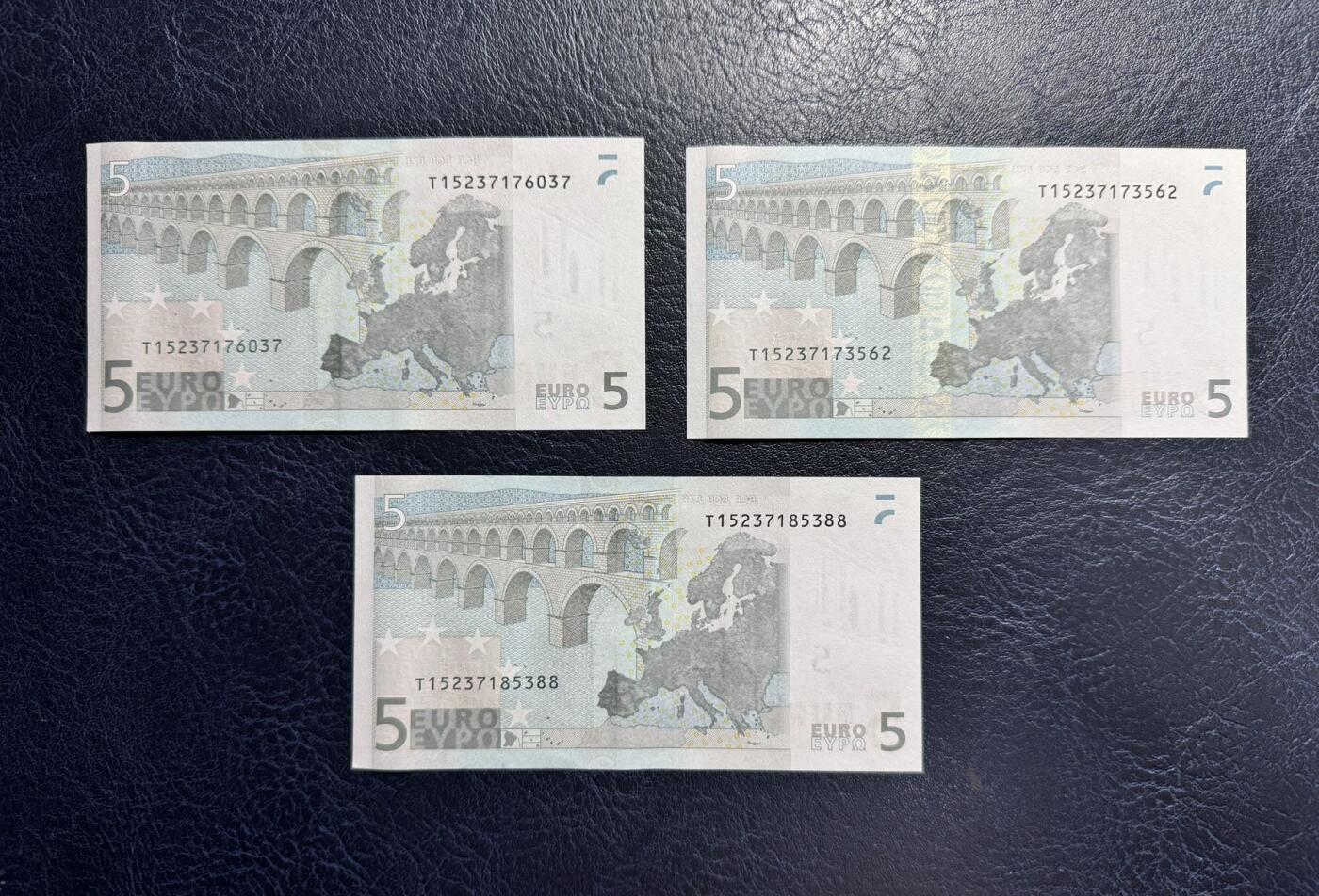 收藏联盟Quantum Auction 第369期拍卖  欧盟国家爱尔兰2002年5欧元三张 品相UNC 号码全程无4 两张有纸张褶皱