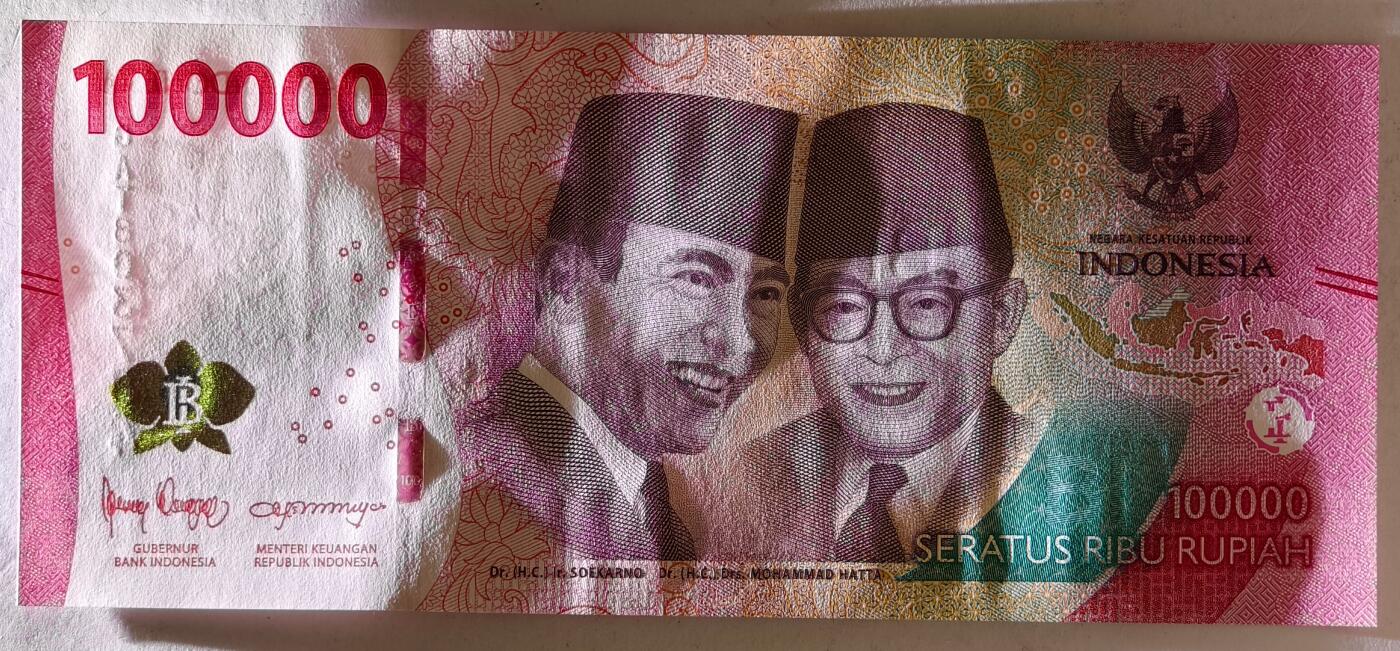 紫瑗钱币——第407期——纸币场 印度尼西亚 2022年 苏加诺和穆罕默德·哈达 100000卢比 UNC