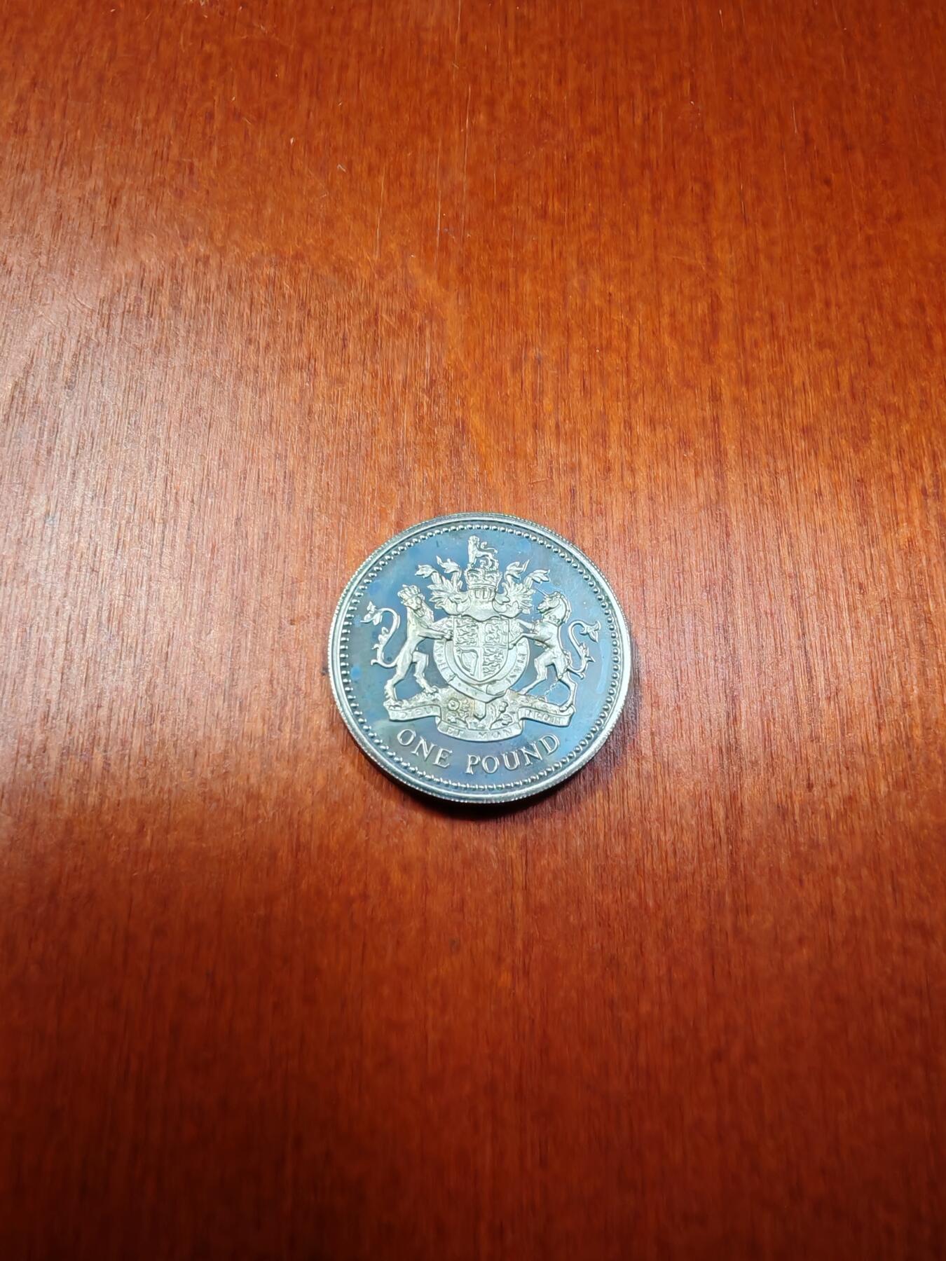 长老汇龙年精选第二十三场拍卖 1983英国1英镑精制银币，有盒无证，首枚1英镑圆形银币