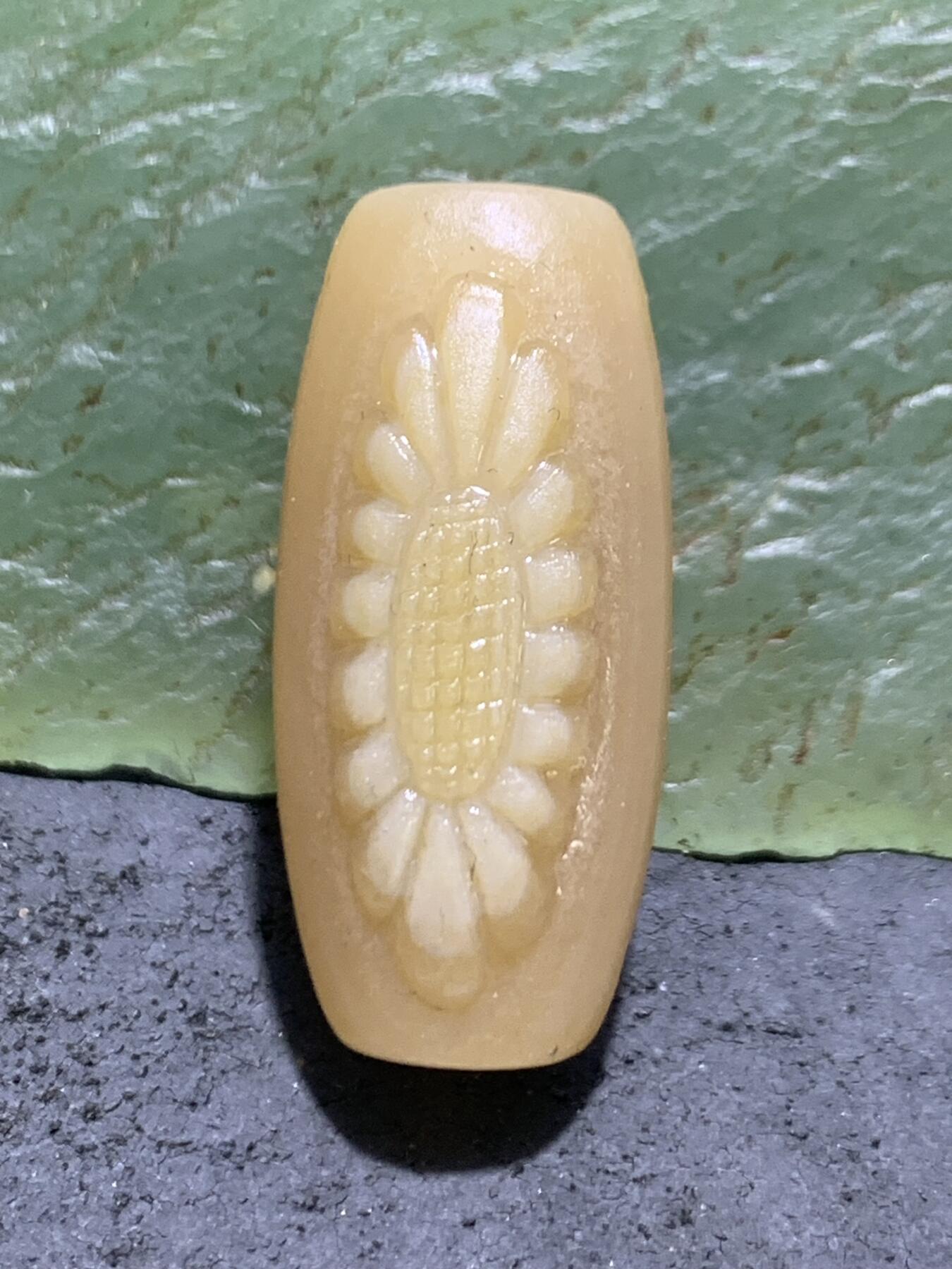 精美亚光高玉化千层纹缠丝玛瑙手工雕刻太阳花桶珠一颗，