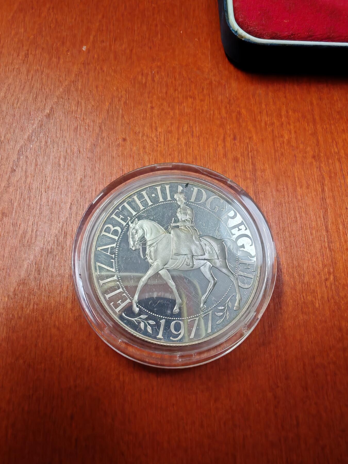 长老汇龙年精选第二十三场拍卖 1977英国女王在位25周年25便士精制银币，有盒无证，热门