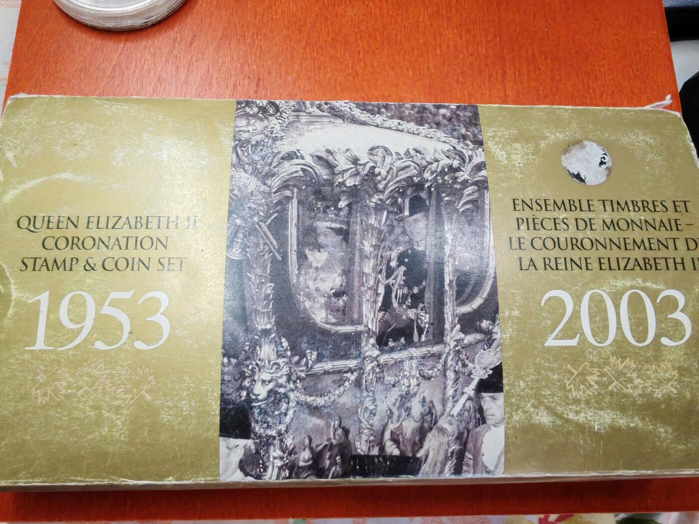 长老汇龙年精选第二十三场拍卖 2003加拿大女王在位50周年4枚不同头像硬币+4枚邮票，盒证全