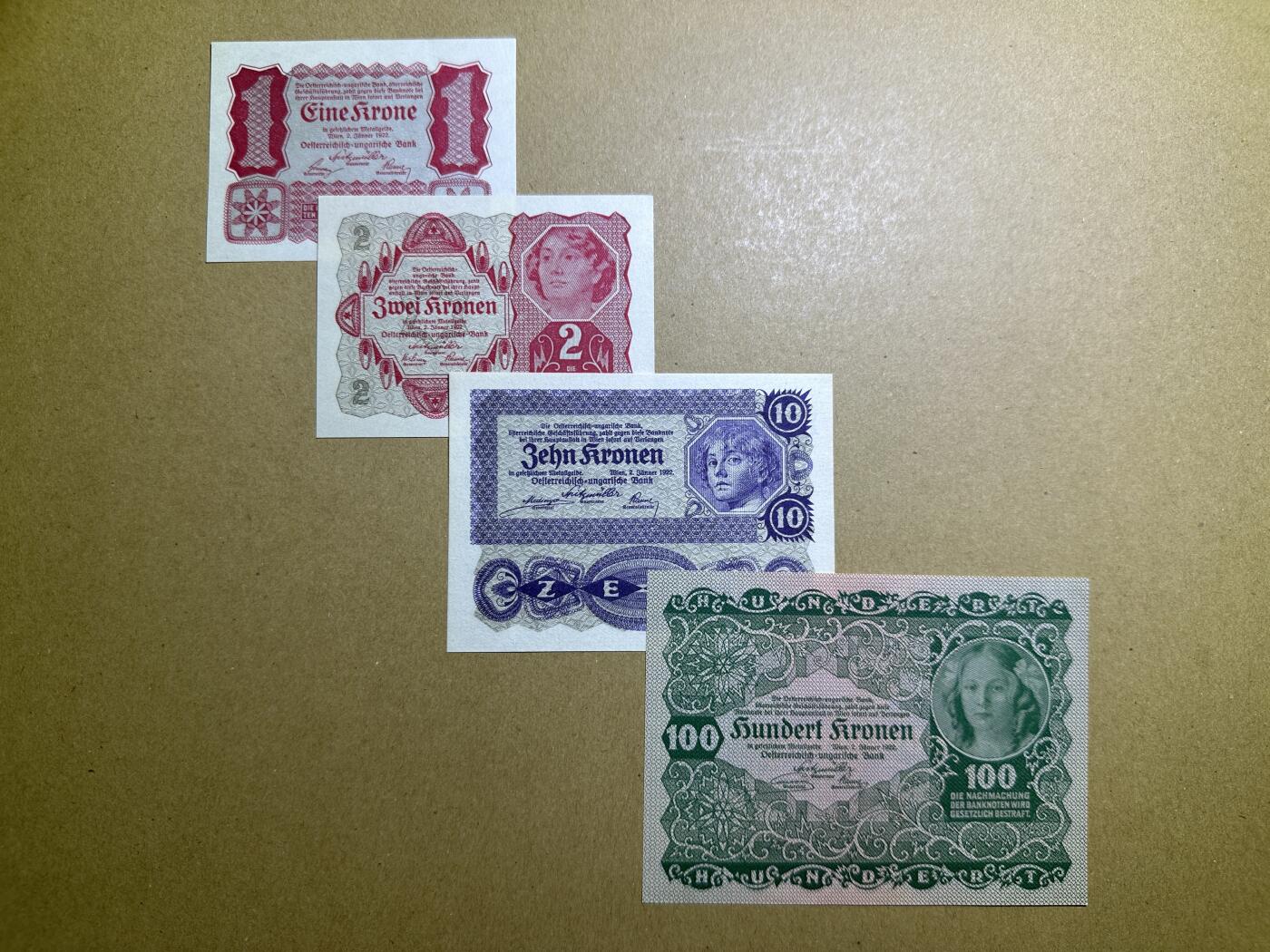 《张总收藏》163期-周日外币百拍精品场 奥地利1、2、10、100克朗4张 UNC 1922年老版本