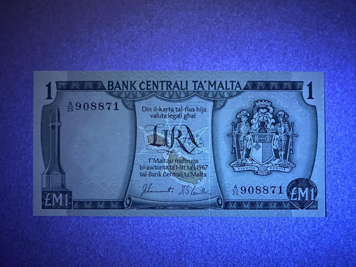 《张总收藏》163期-周日外币百拍精品场 马耳他1镑 UNC 1967年彩背 无4