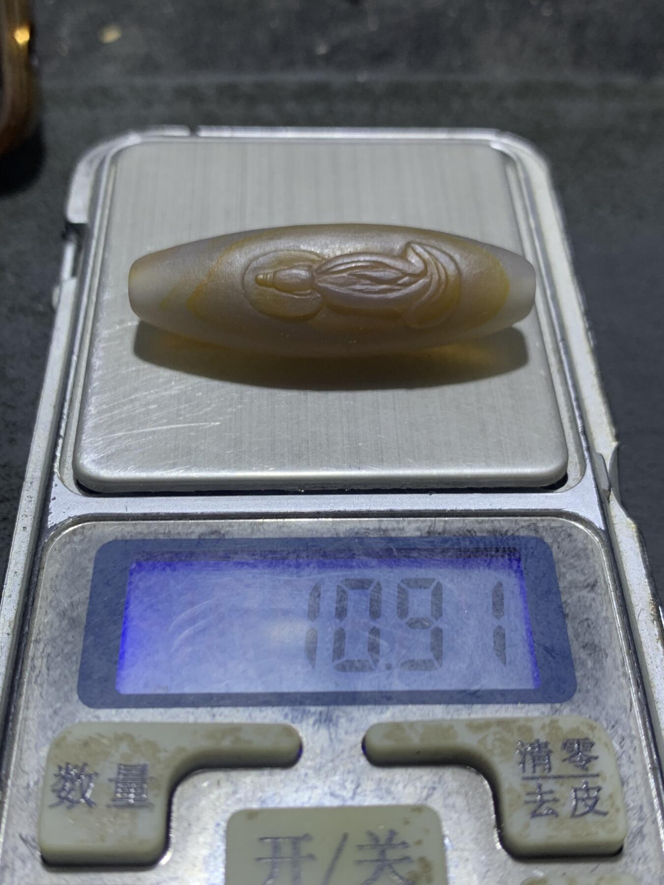 精美亚光高玉化巴西玛瑙手工俏色巧雕无相佛，悟字桶珠一个！