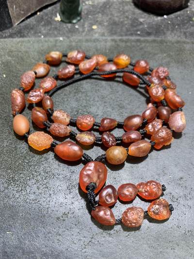 精美天然戈壁阿拉善樱桃红项链一条 精美天然戈壁阿拉善樱桃红项链一条