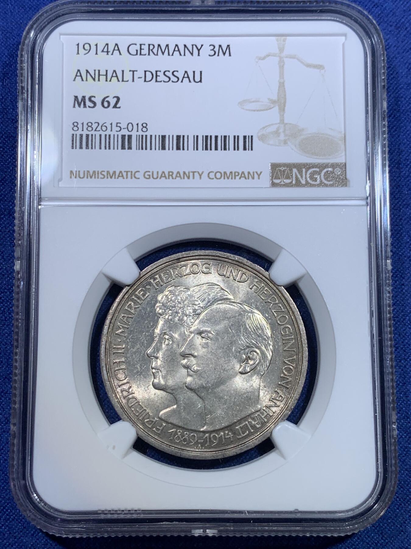 《竞宝斋》第298场- 周日，周一  2场连拍 （全场包邮） NGC MS62 德国 1914  安哈特结婚纪念3马克银币 带转光 淡彩包浆