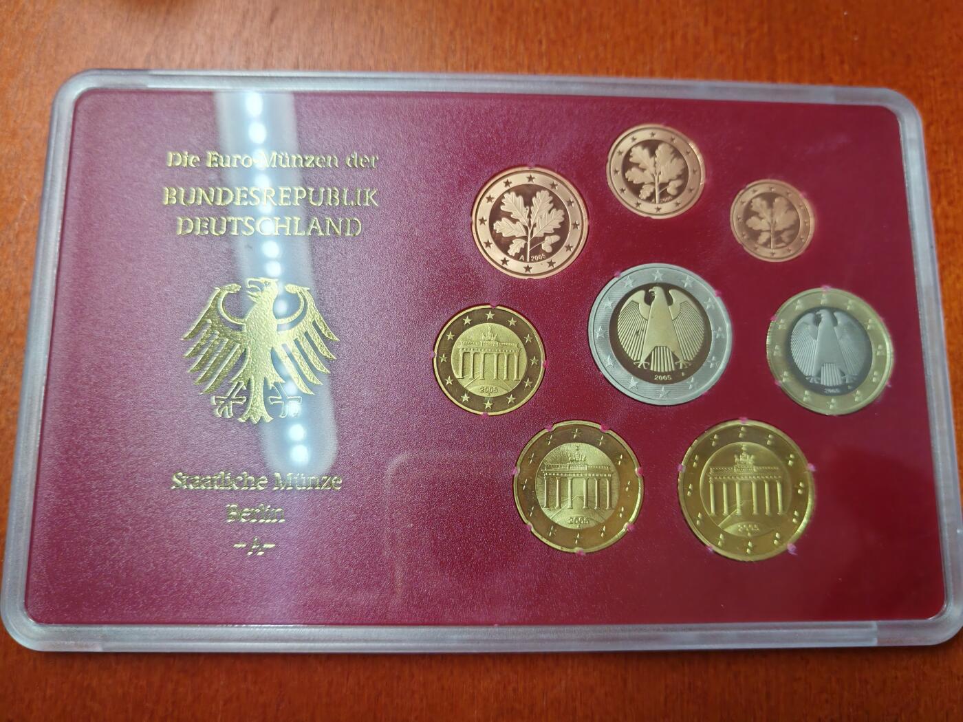 长老汇龙年精选第二十五场拍卖 2005A德国欧元8枚精制套装，含外纸，完美品相