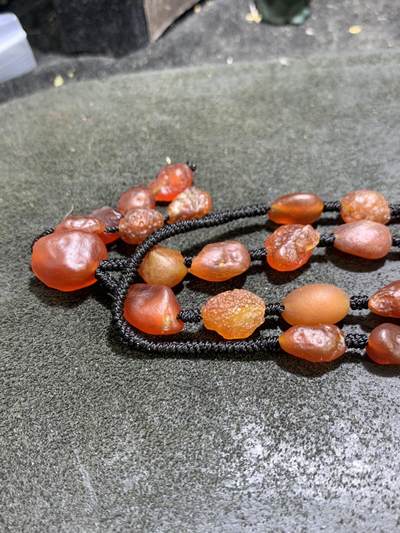 精美天然戈壁阿拉善樱桃红项链一条 精美天然戈壁阿拉善樱桃红项链一条