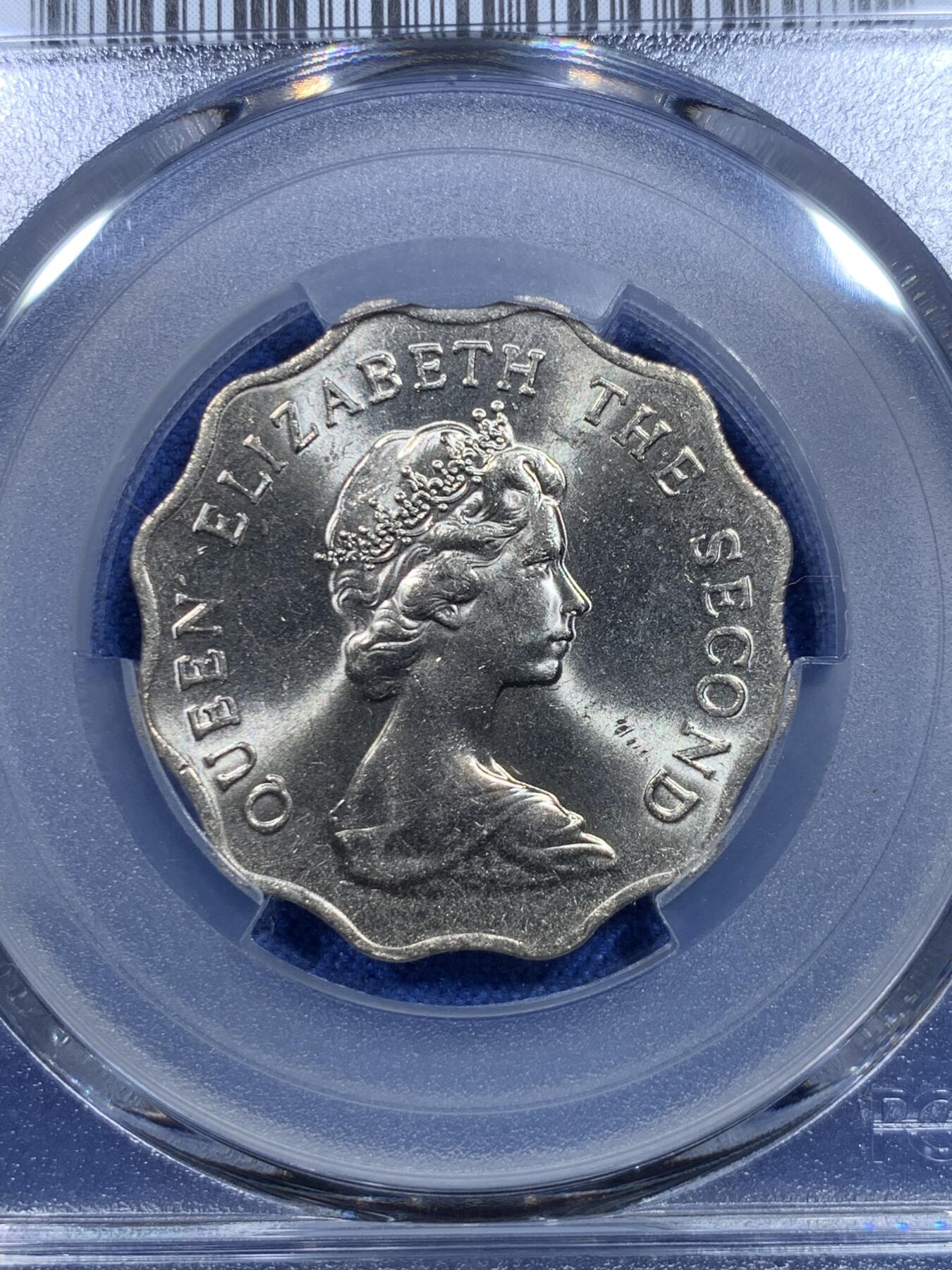 《竞宝斋》第298场- 周日，周一  2场连拍 （全场包邮） PCGS MS64 香港1975年伊丽莎白二世2元，少见波浪形设计，此品种普遍工艺差，出64分不易！