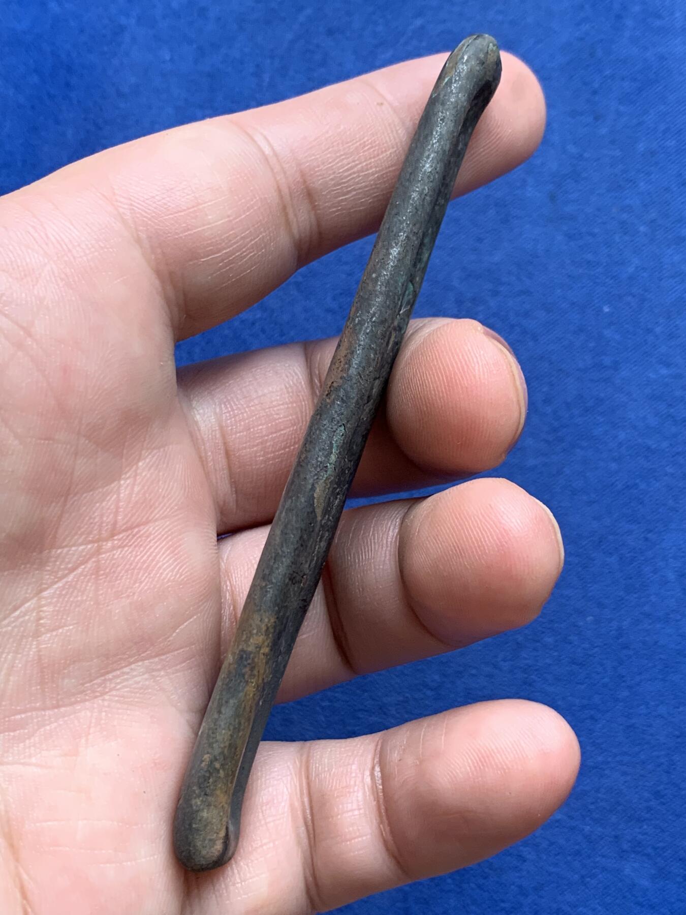 《竞宝斋》第298场- 周日，周一  2场连拍 （全场包邮） 泰国 暹罗国 素可泰王朝 大型虎舌铜条 元末明初 400年历史 重量61.4克