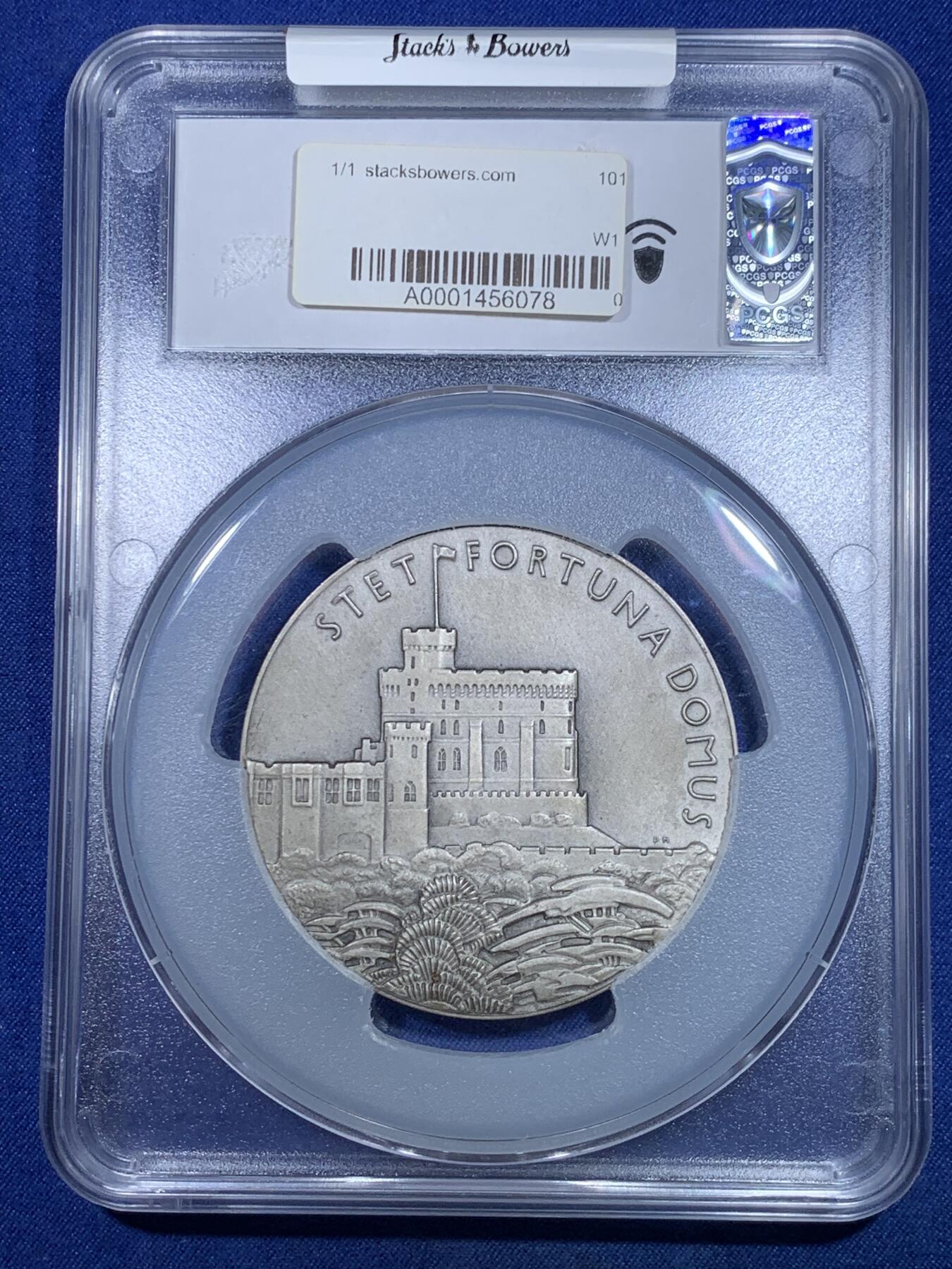 《竞宝斋》第298场- 周日，周一  2场连拍 （全场包邮） PCGS SP64 英国1935年乔治五世登基25周年大银章，约57mm，85g，经典英皇登基纪念，64收藏级高分难遇。此前麦稀奇裸章1300元不含佣成交