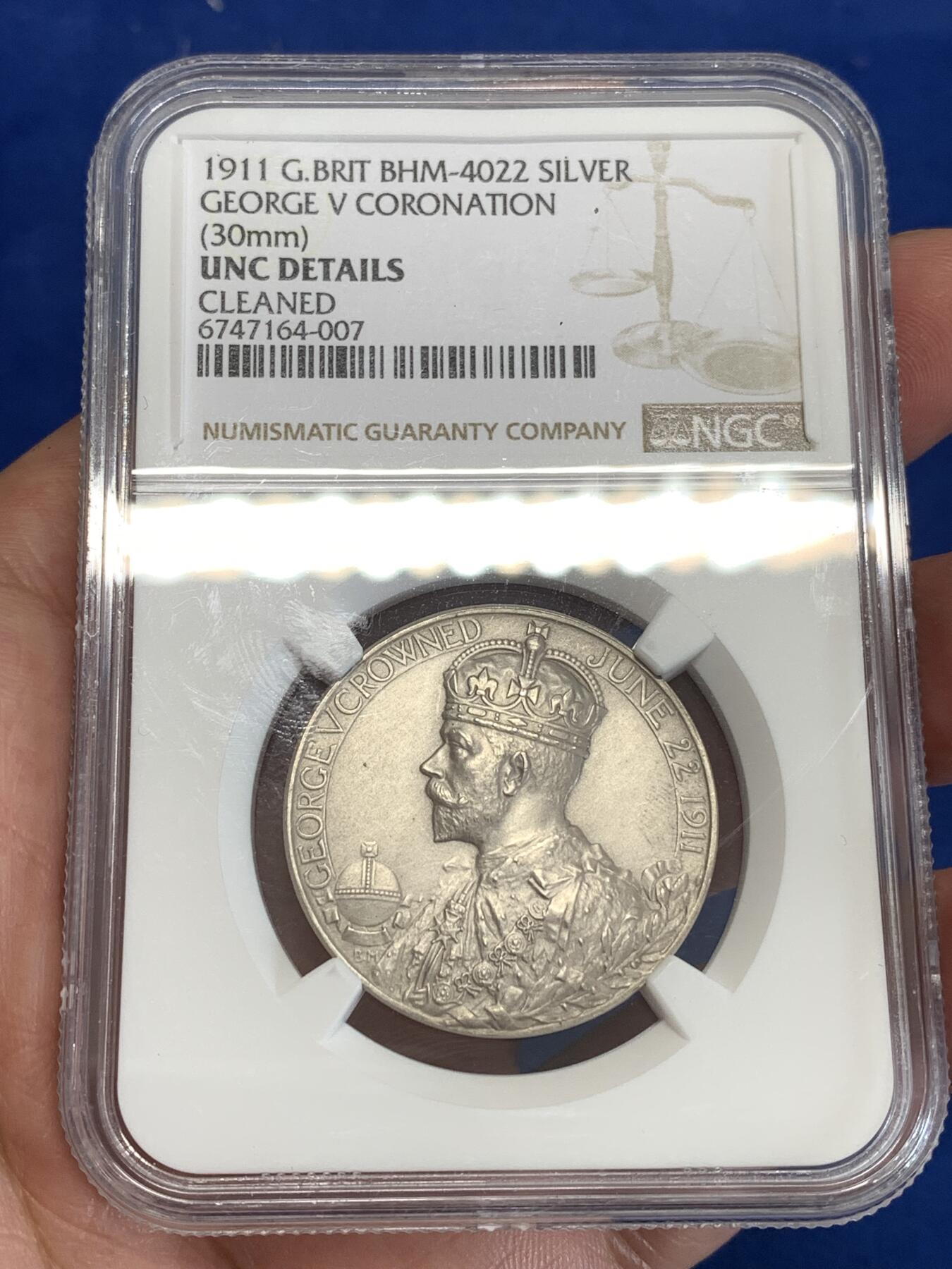 《竞宝斋》第298场- 周日，周一  2场连拍 （全场包邮） NGC UNCD 1911年乔治五世登基纪念银章 BHM-4022近似matte工艺超高性价比！经典品种热门题材Royal Mint EF裸章售价70镑！