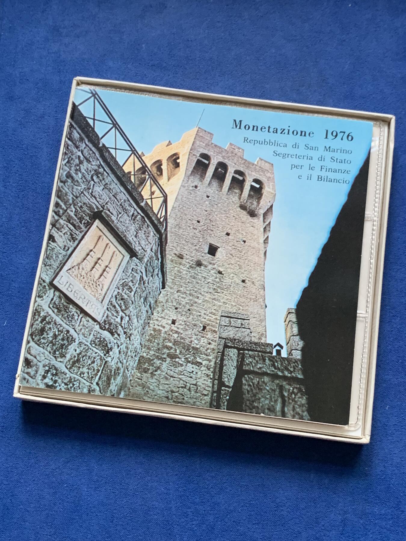 《竞宝斋》第298场- 周日，周一  2场连拍 （全场包邮） 原盒证书 圣马力诺 1976年 八枚封装 带500里拉银币一枚