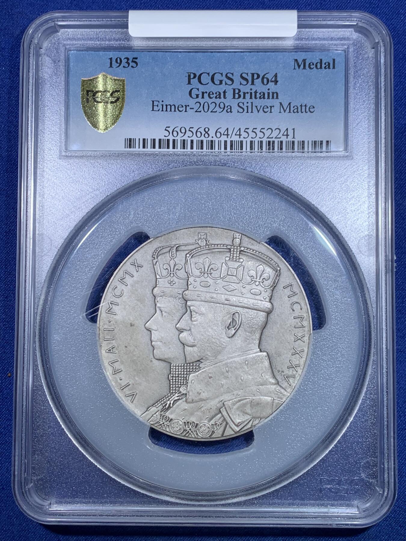 《竞宝斋》第298场- 周日，周一  2场连拍 （全场包邮） PCGS SP64 英国1935年乔治五世登基25周年大银章，约57mm，85g，经典英皇登基纪念，64收藏级高分难遇。此前麦稀奇裸章1300元不含佣成交