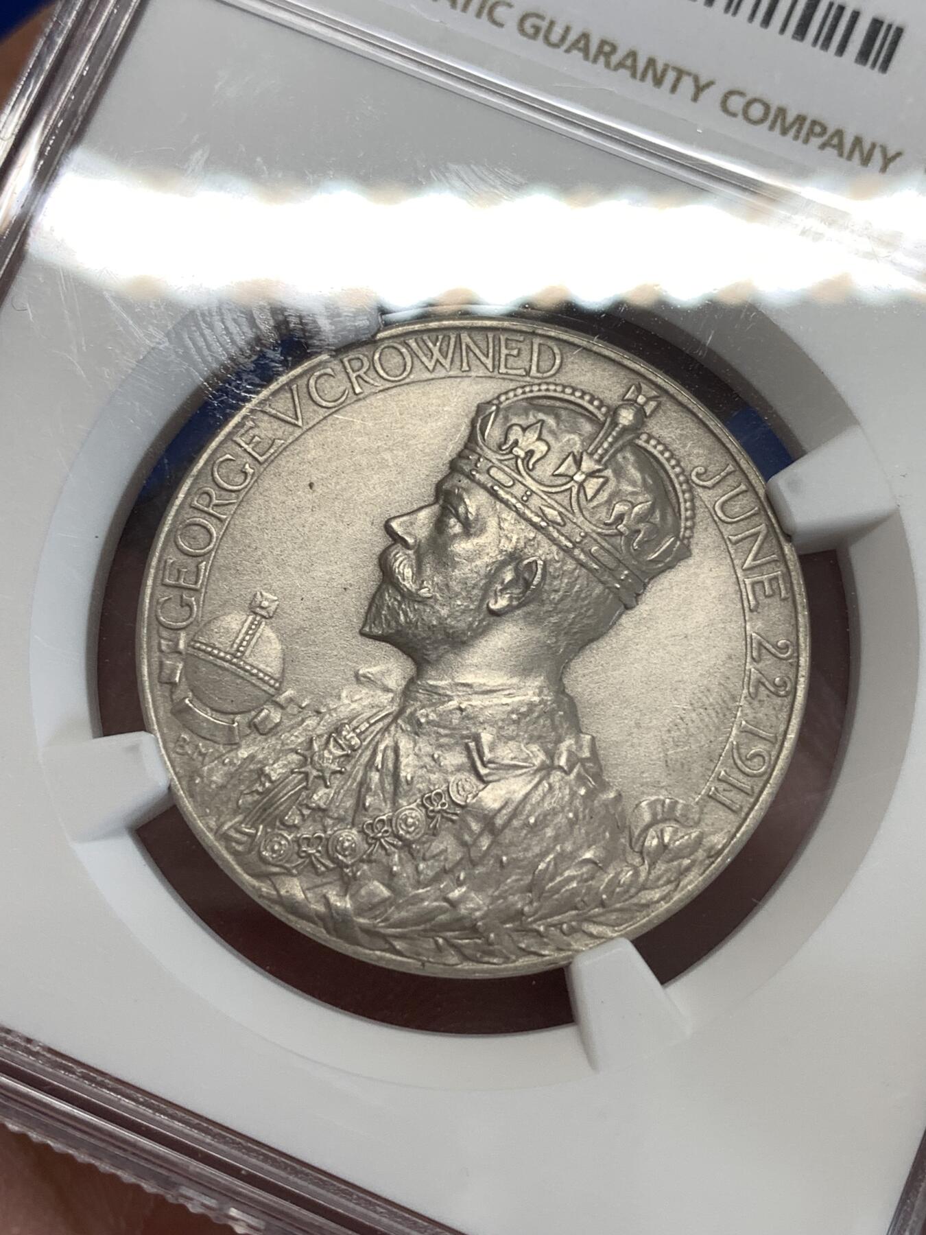 《竞宝斋》第298场- 周日，周一  2场连拍 （全场包邮） NGC UNCD 1911年乔治五世登基纪念银章 BHM-4022近似matte工艺超高性价比！经典品种热门题材Royal Mint EF裸章售价70镑！