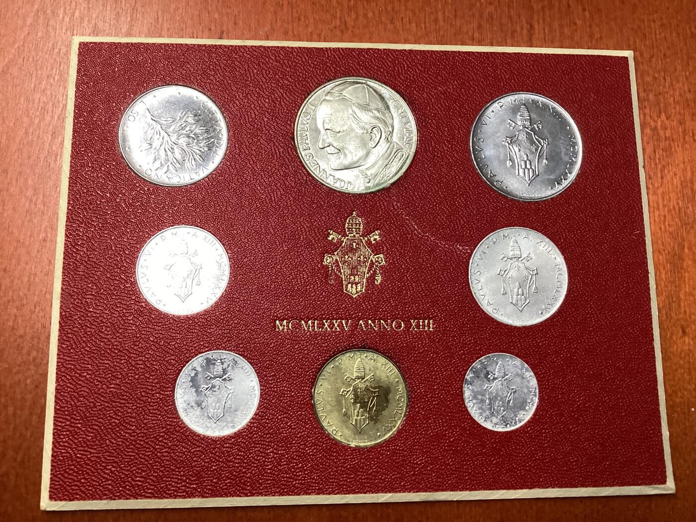 长老汇龙年精选第二十五场拍卖 1975梵蒂冈8枚精制币套装，含500里拉银币1枚，十分少见