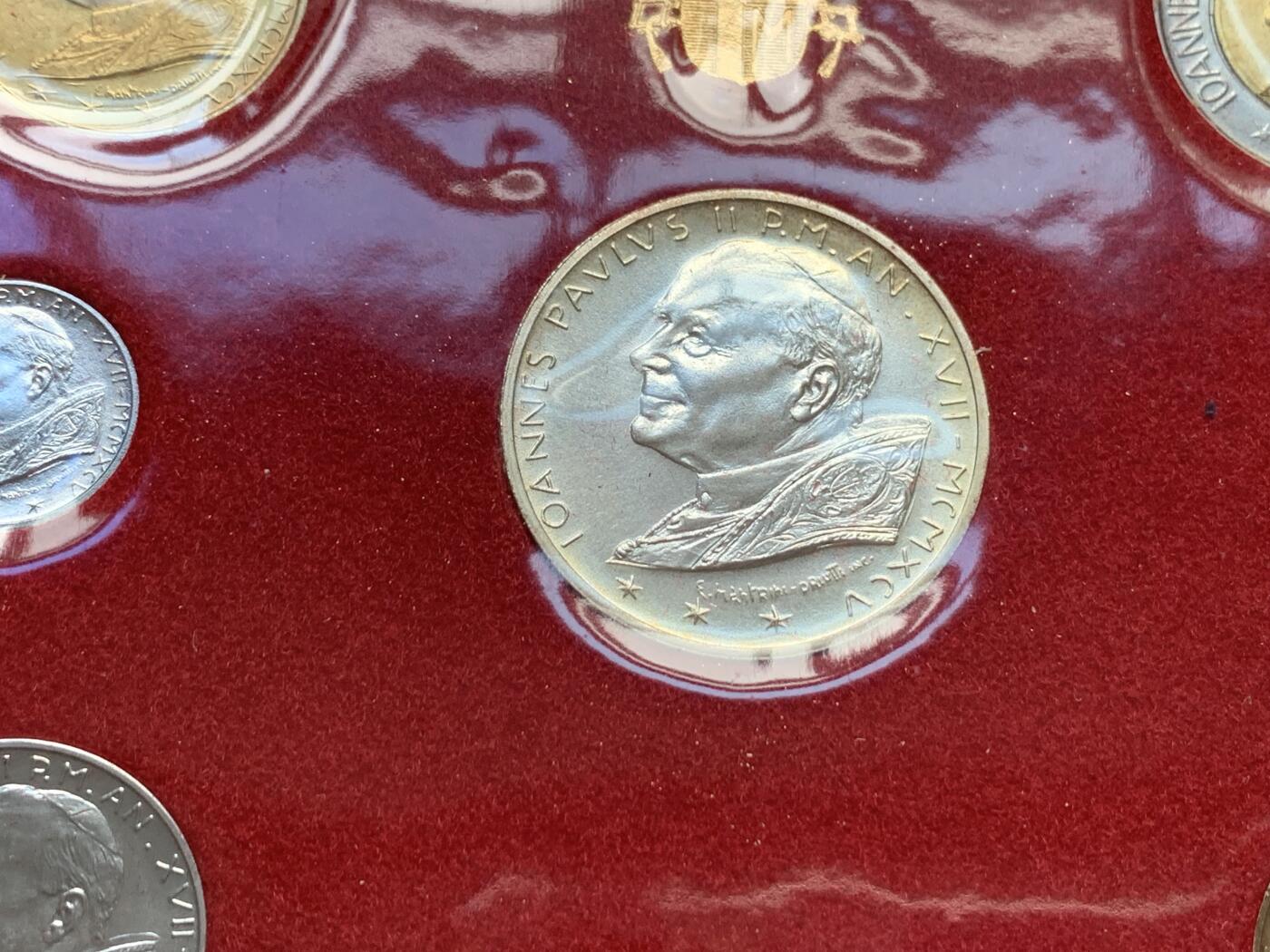 《竞宝斋》第299场- 周日，周一  2场连拍 （全场包邮） 梵蒂冈1995 圣母降龙 七枚套 其中1000里拉是银币 非常罕见