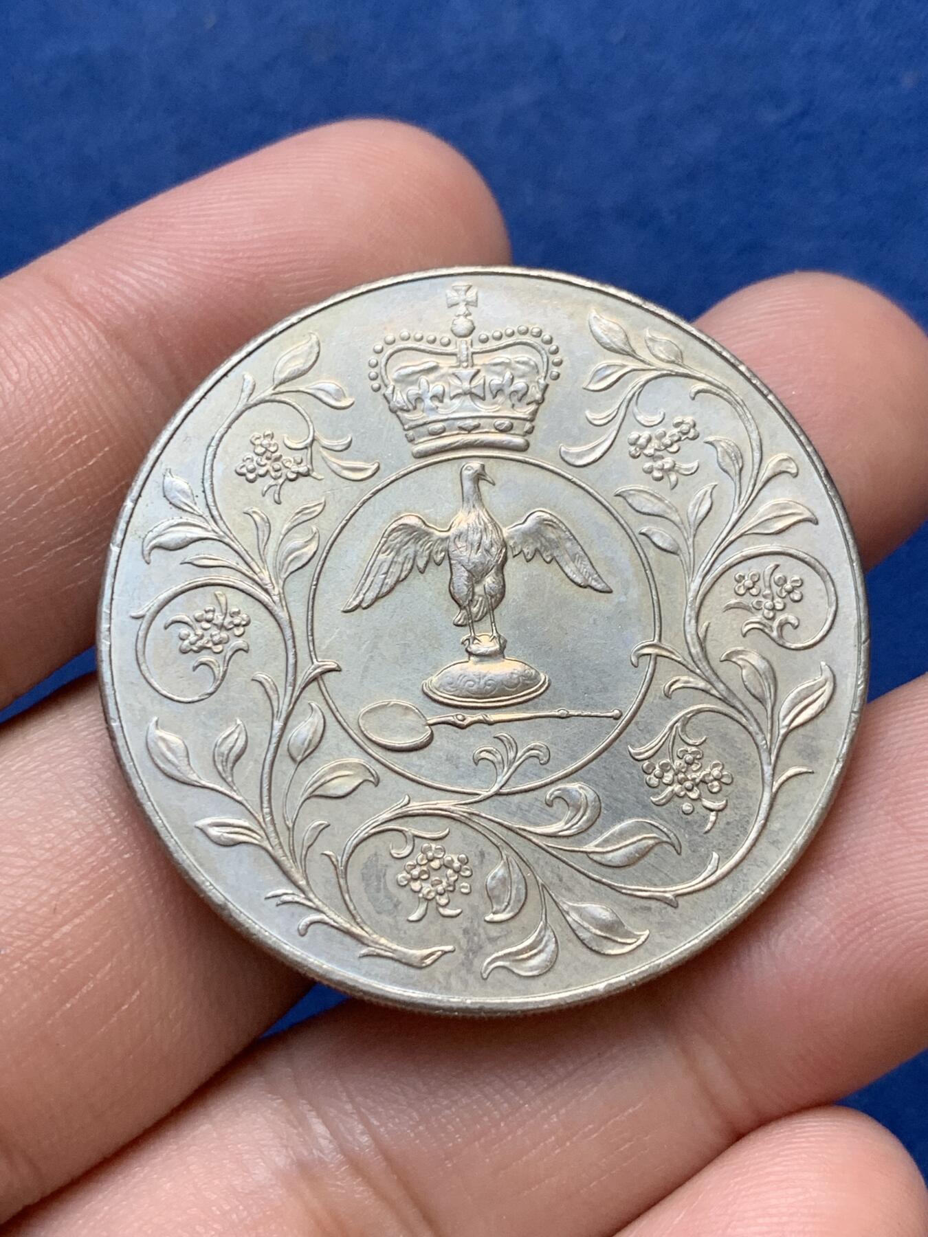 《竞宝斋》第299场- 周日，周一  2场连拍 （全场包邮） 两枚一组 英国1977年1克朗女王登基克朗型纪念币