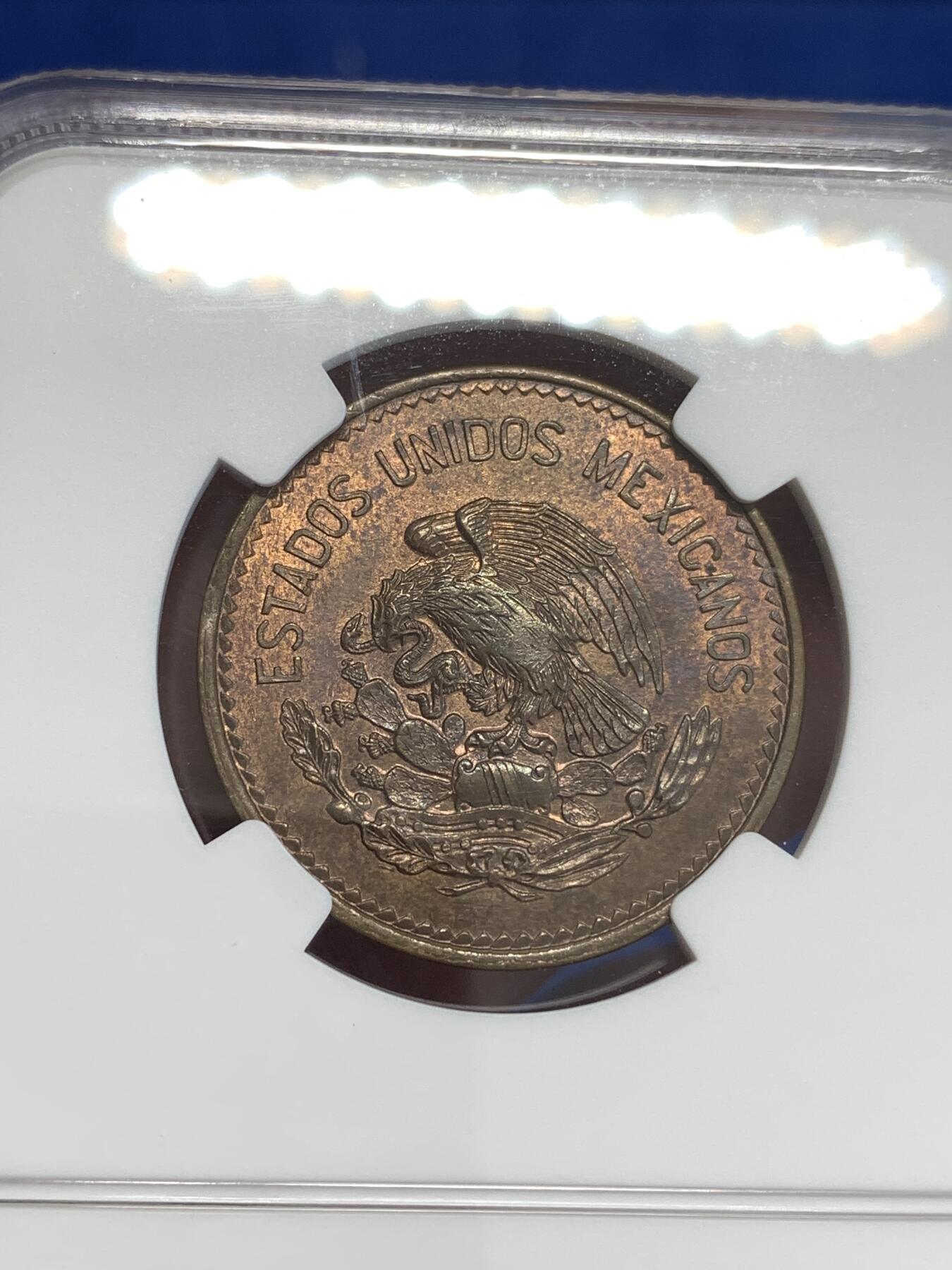 《竞宝斋》第299场- 周日，周一  2场连拍 （全场包邮） NGC MS64BN 1945 墨西哥20分铜币 热门品种 包浆非常漂亮 铜光充沛 正面设计充分体现玛雅文明特色 可藏品相