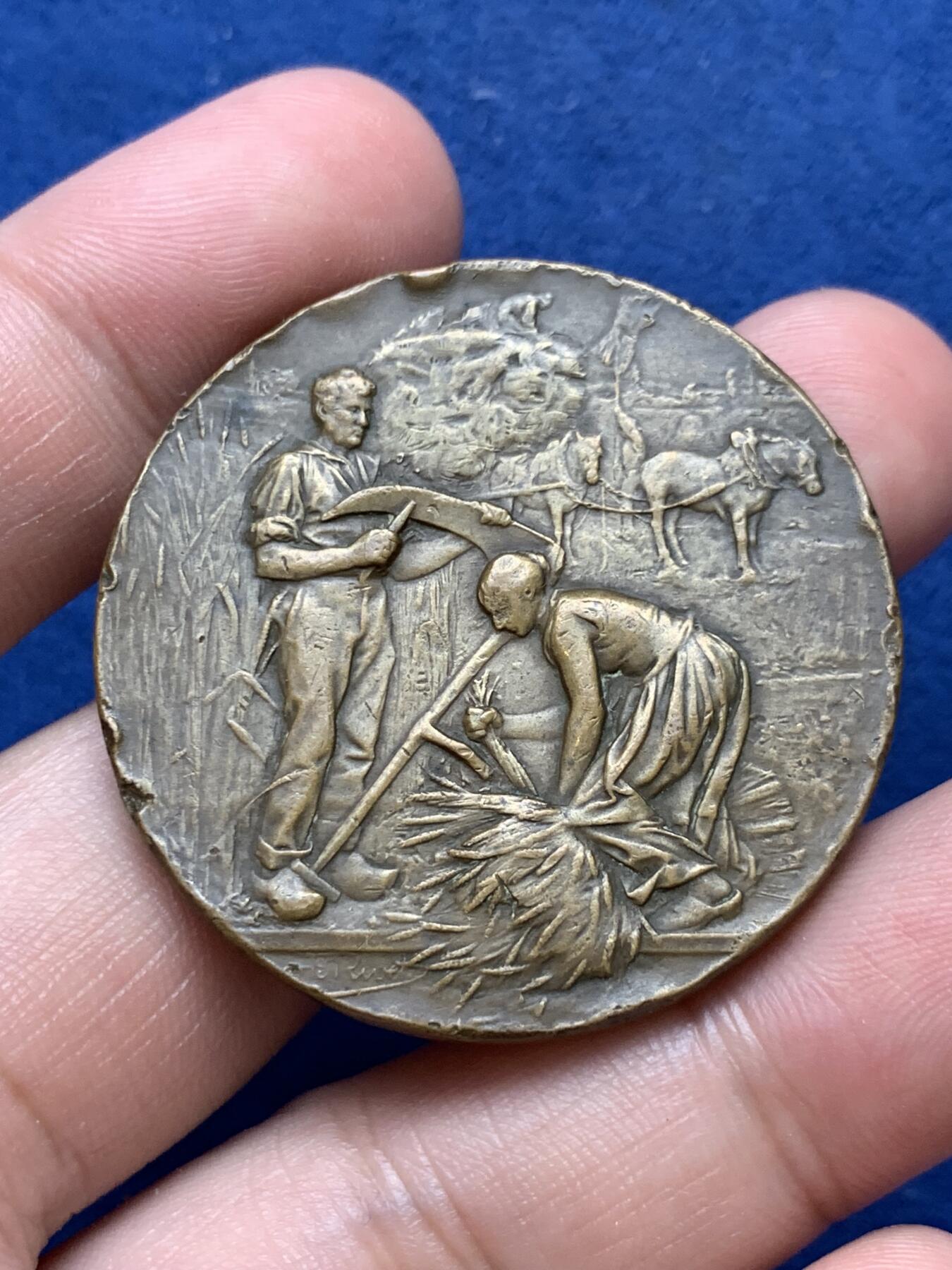 《竞宝斋》第299场- 周日，周一  2场连拍 （全场包邮） 法国农业铜章,少见大版 41.3mm 37.4克