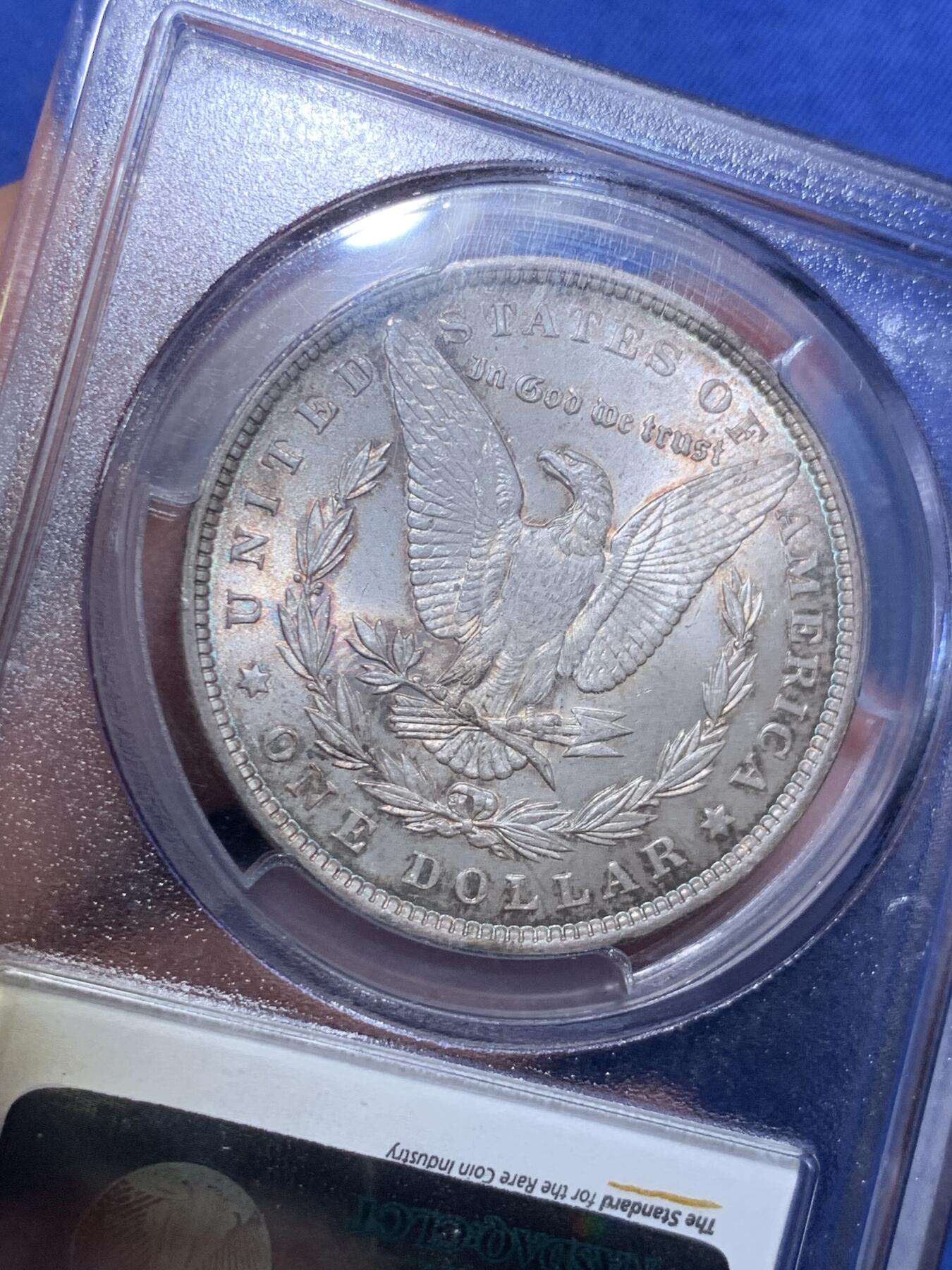 《竞宝斋》第299场- 周日，周一  2场连拍 （全场包邮） PCGS MS64 美国1896年摩根银币P版 原汁原味双面五彩老包浆，包浆醇厚，打制精美，状态极佳，PC老盒严评无官网图。