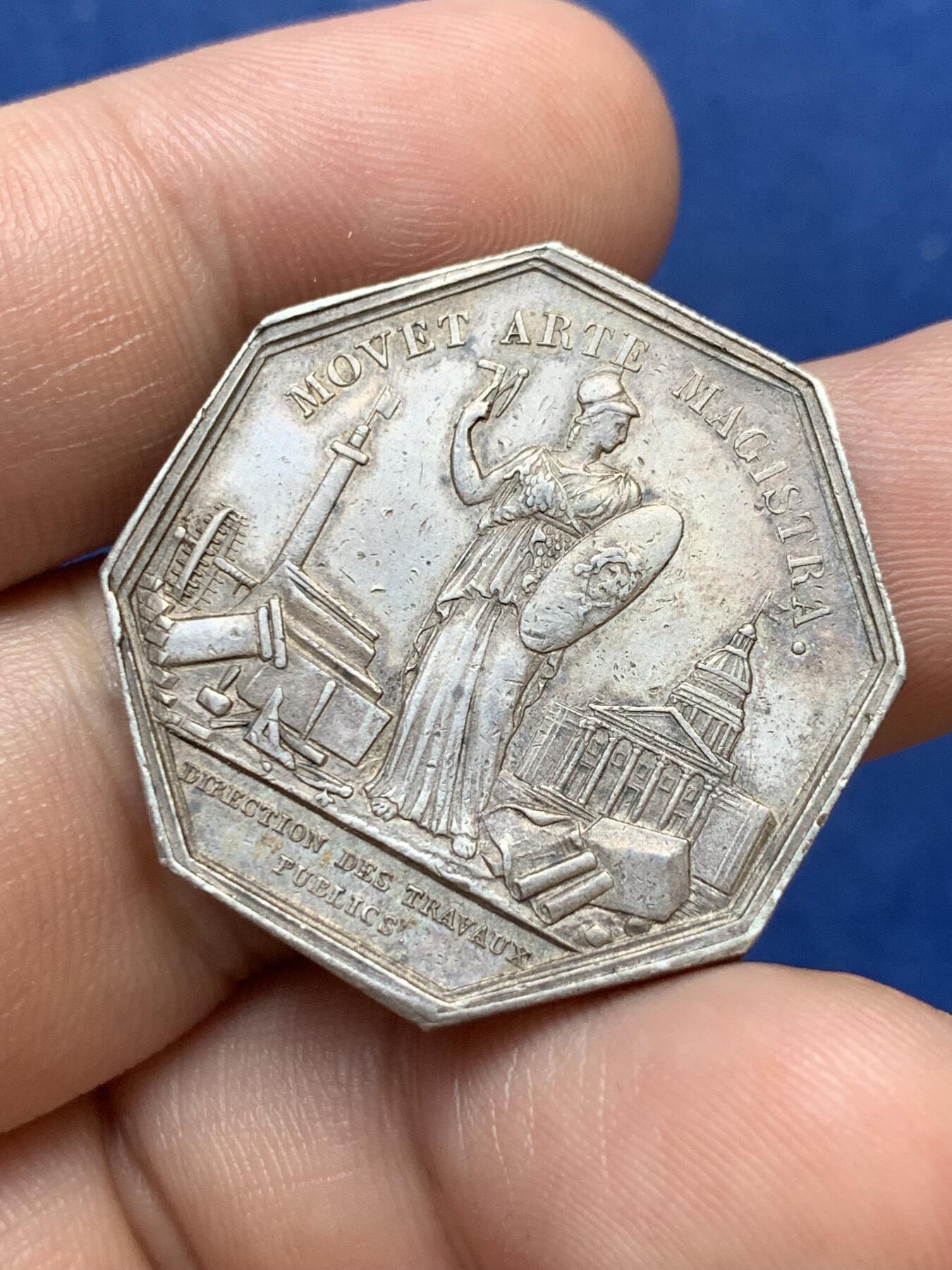 《竞宝斋》第299场- 周日，周一  2场连拍 （全场包邮） 法国查理十世公共建设公司八角银章。直径30.5mm 重14克。早期无边铭。