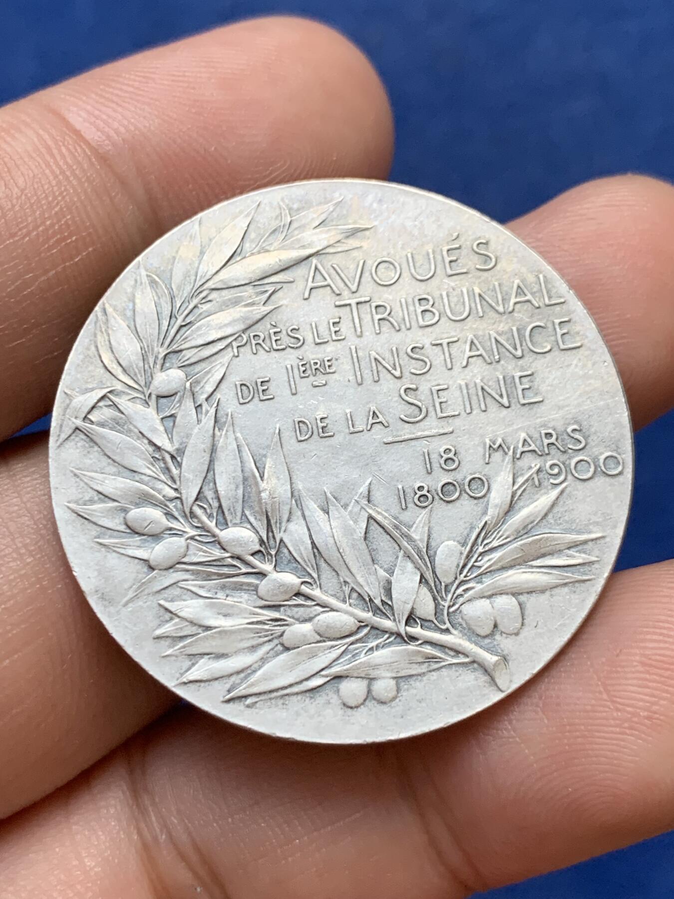 《竞宝斋》第299场- 周日，周一  2场连拍 （全场包邮） 法国巴黎法院法律女神银章银质代币 作者PATEY 36.3mm 19.2克 银标