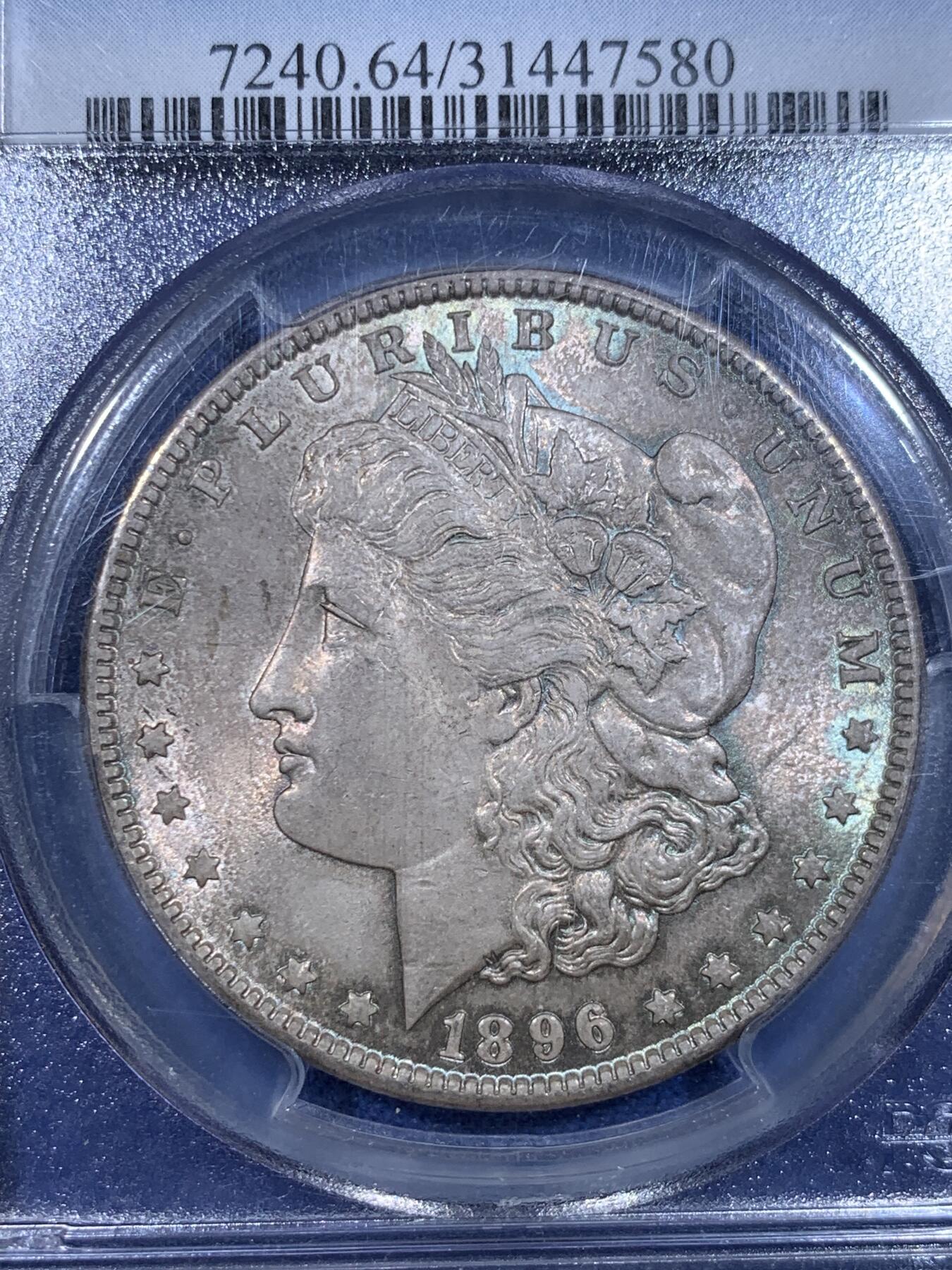 《竞宝斋》第299场- 周日，周一  2场连拍 （全场包邮） PCGS MS64 美国1896年摩根银币P版 原汁原味双面五彩老包浆，包浆醇厚，打制精美，状态极佳，PC老盒严评无官网图。