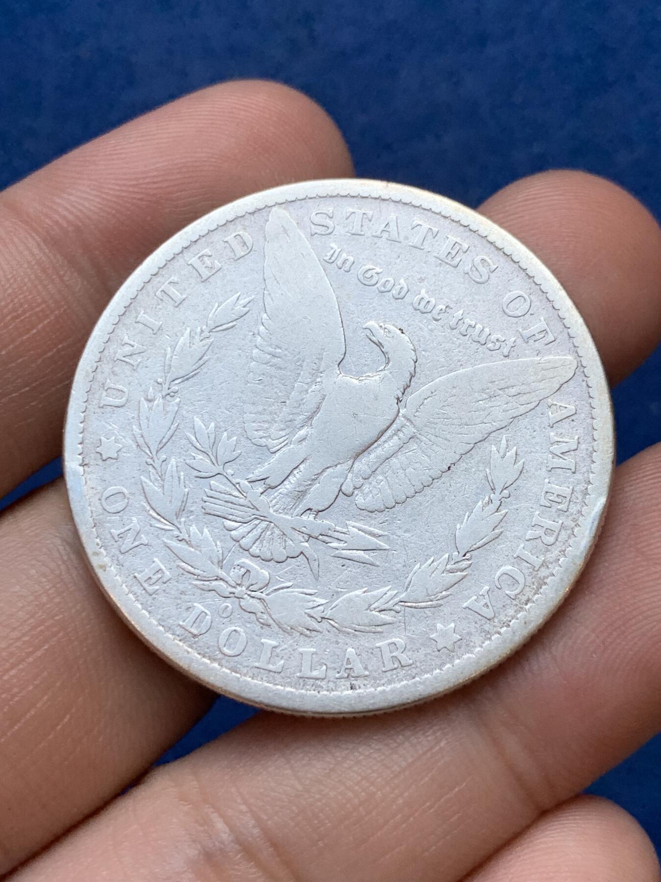 《竞宝斋》第299场- 周日，周一  2场连拍 （全场包邮） 2枚一组 美国摩根银币 一枚1921年通货好品带底光，一枚1881年品弱