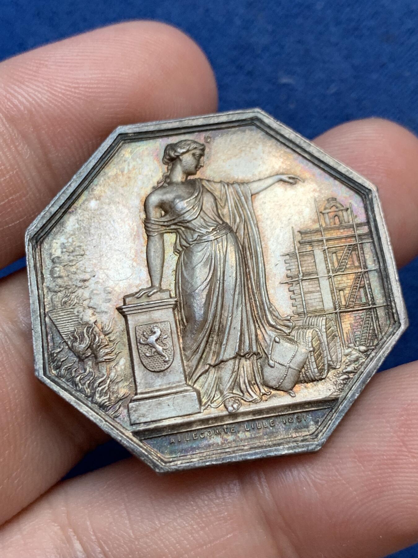 《竞宝斋》第299场- 周日，周一  2场连拍 （全场包邮） 法国北方火灾保险公司八角银质代币 16.86g 34.8mm 手指边铭 高浮雕 极美包浆