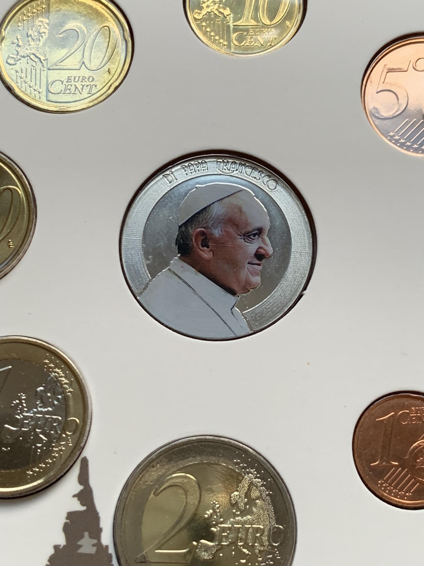 《竞宝斋》第299场- 周日，周一  2场连拍 （全场包邮） 马耳他2013年教皇官方套币 含一枚彩色纪念章