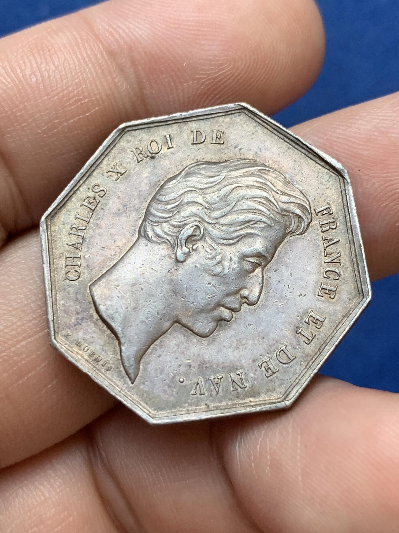 《竞宝斋》第299场- 周日，周一  2场连拍 （全场包邮） 法国查理十世公共建设公司八角银章。直径30.5mm 重14克。早期无边铭。