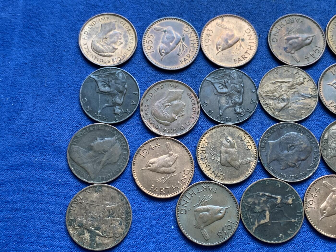 《竞宝斋》第299场- 周日，周一  2场连拍 （全场包邮） 27枚一组 英国法新 从维多利亚到伊丽莎白二世，以爱七乔五乔六为主，部分原铜光