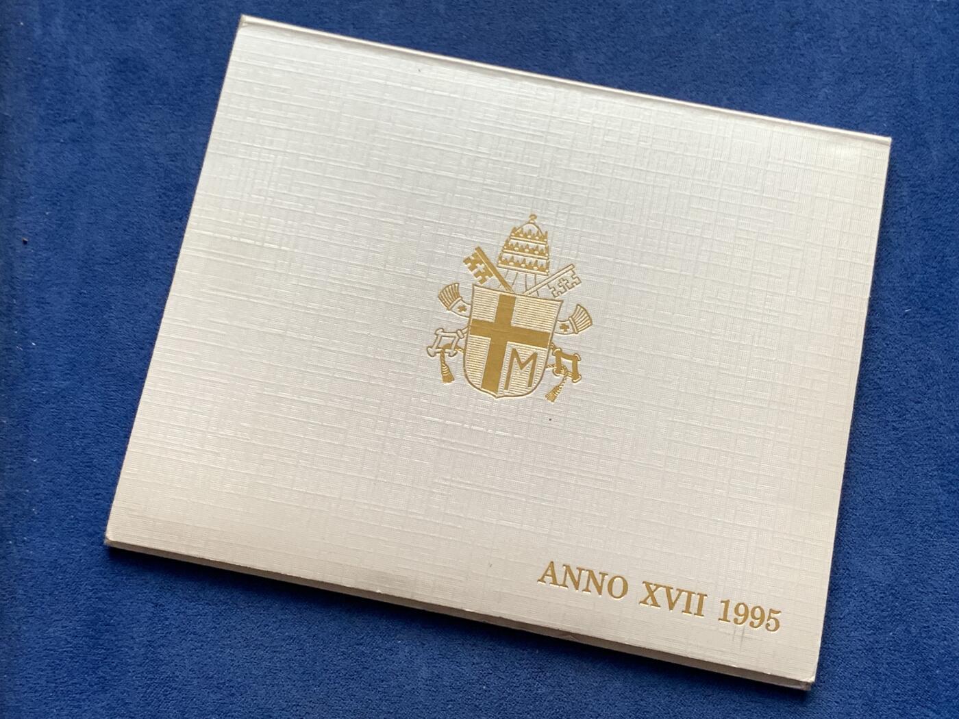 《竞宝斋》第299场- 周日，周一  2场连拍 （全场包邮） 梵蒂冈1995 圣母降龙 七枚套 其中1000里拉是银币 非常罕见