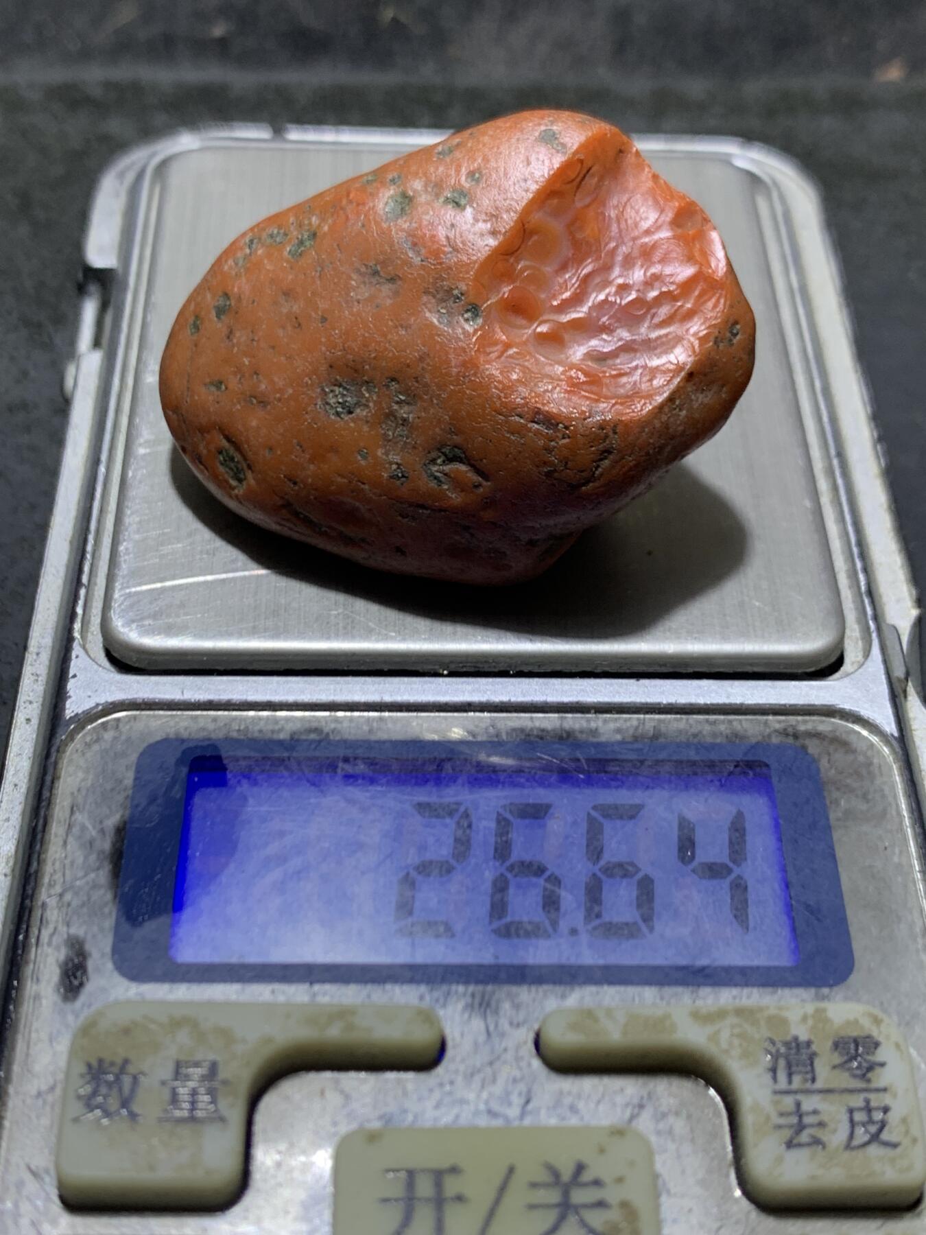精美红皮柿子红开窗料南红玛瑙原石一颗，