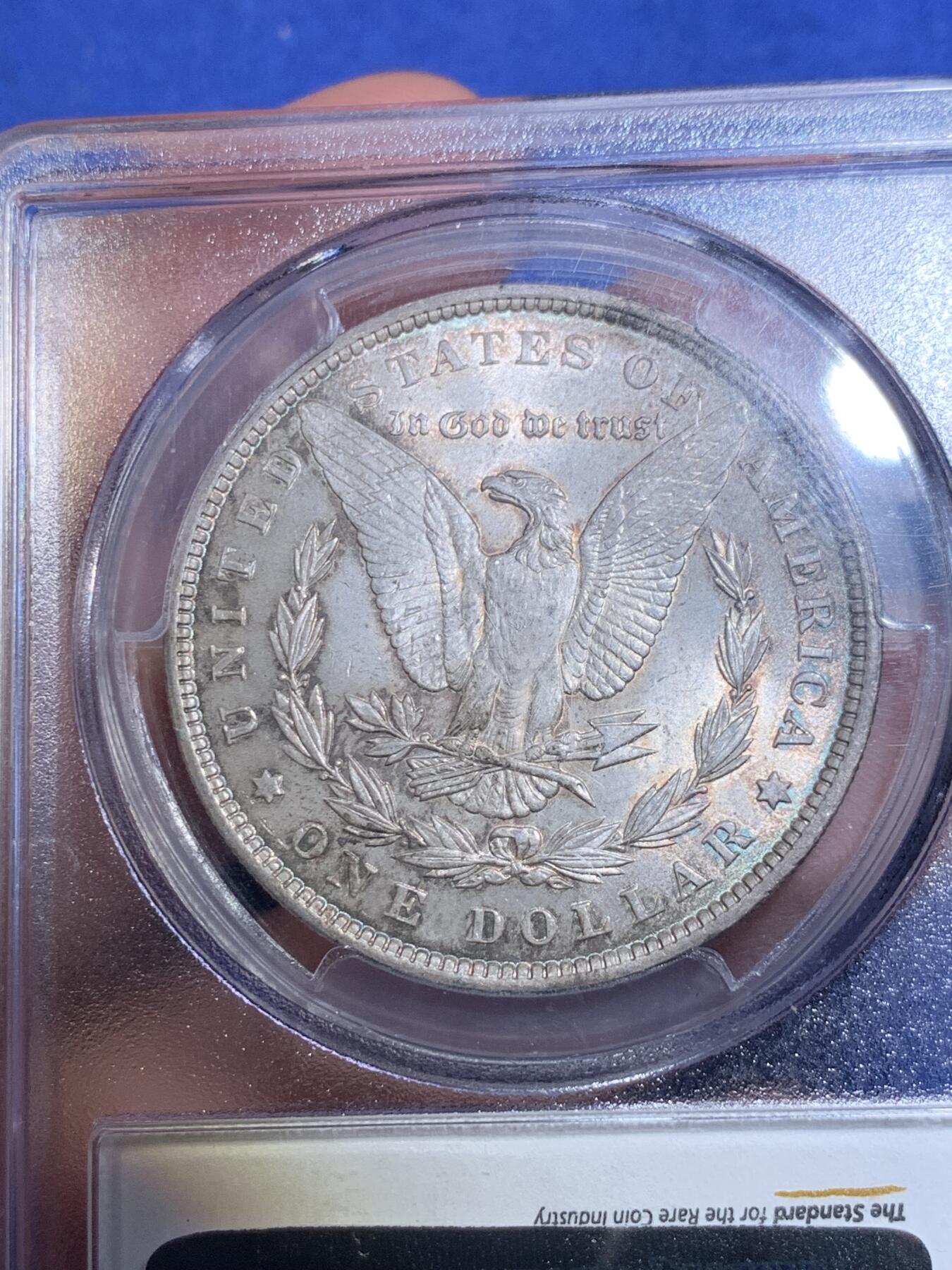 《竞宝斋》第299场- 周日，周一  2场连拍 （全场包邮） PCGS MS64 美国1896年摩根银币P版 原汁原味双面五彩老包浆，包浆醇厚，打制精美，状态极佳，PC老盒严评无官网图。