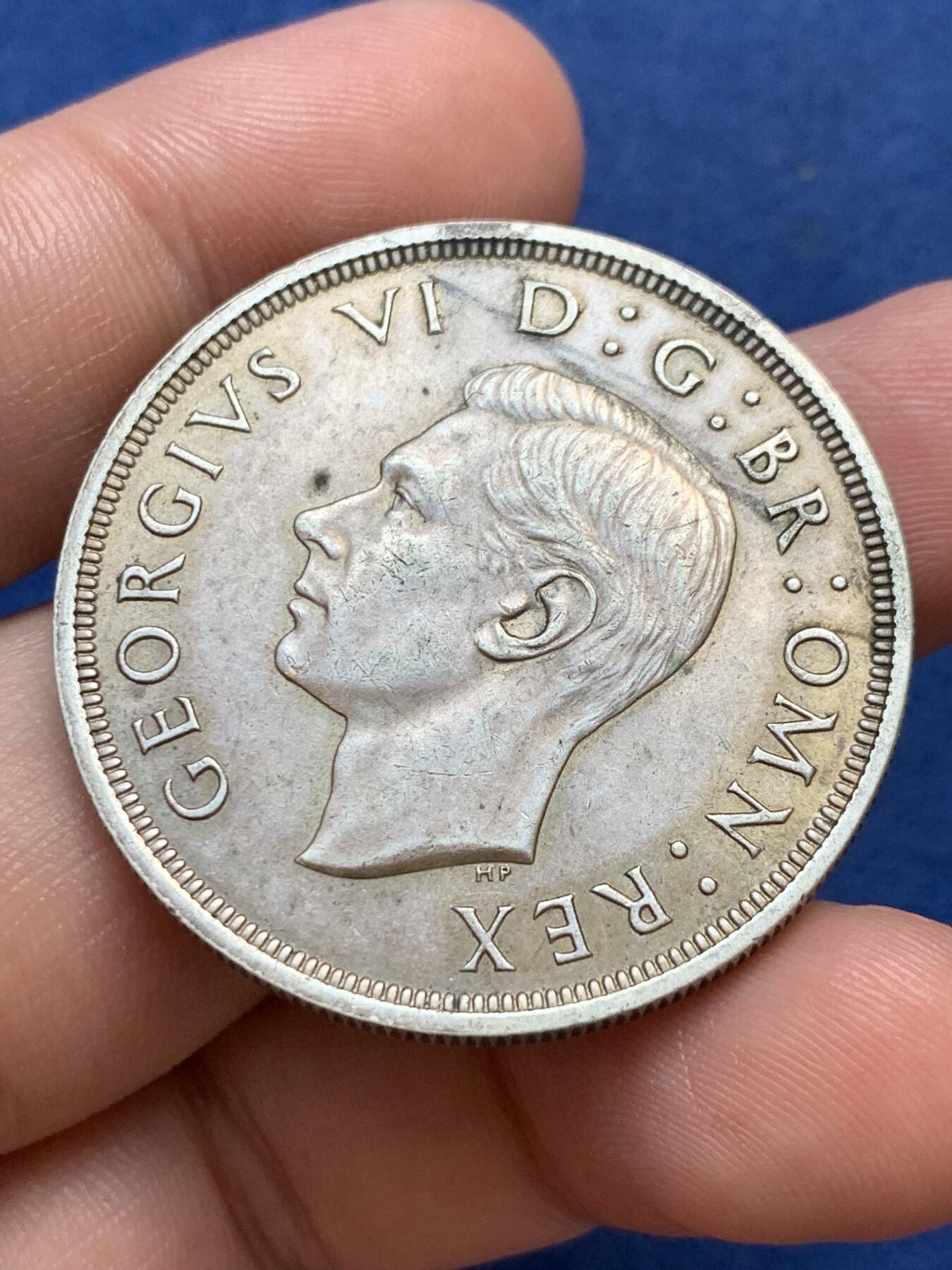 《竞宝斋》第299场- 周日，周一  2场连拍 （全场包邮） 英国1937年 乔治六世一克朗银币 AU带专光 背面品相很好加