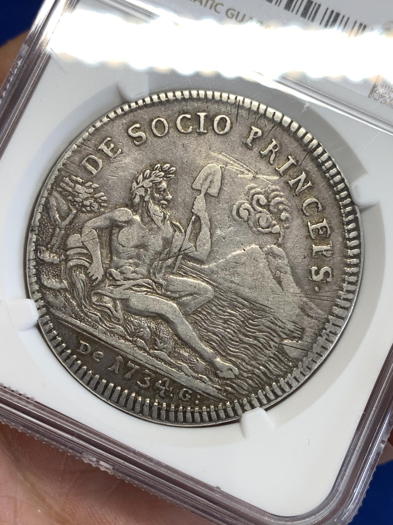 《竞宝斋》第299场- 周日，周一  2场连拍 （全场包邮） NGC XF 意大利 1734 那不勒斯王国 塞巴斯蒂安 120G 大银币 稀缺品种 细节见图