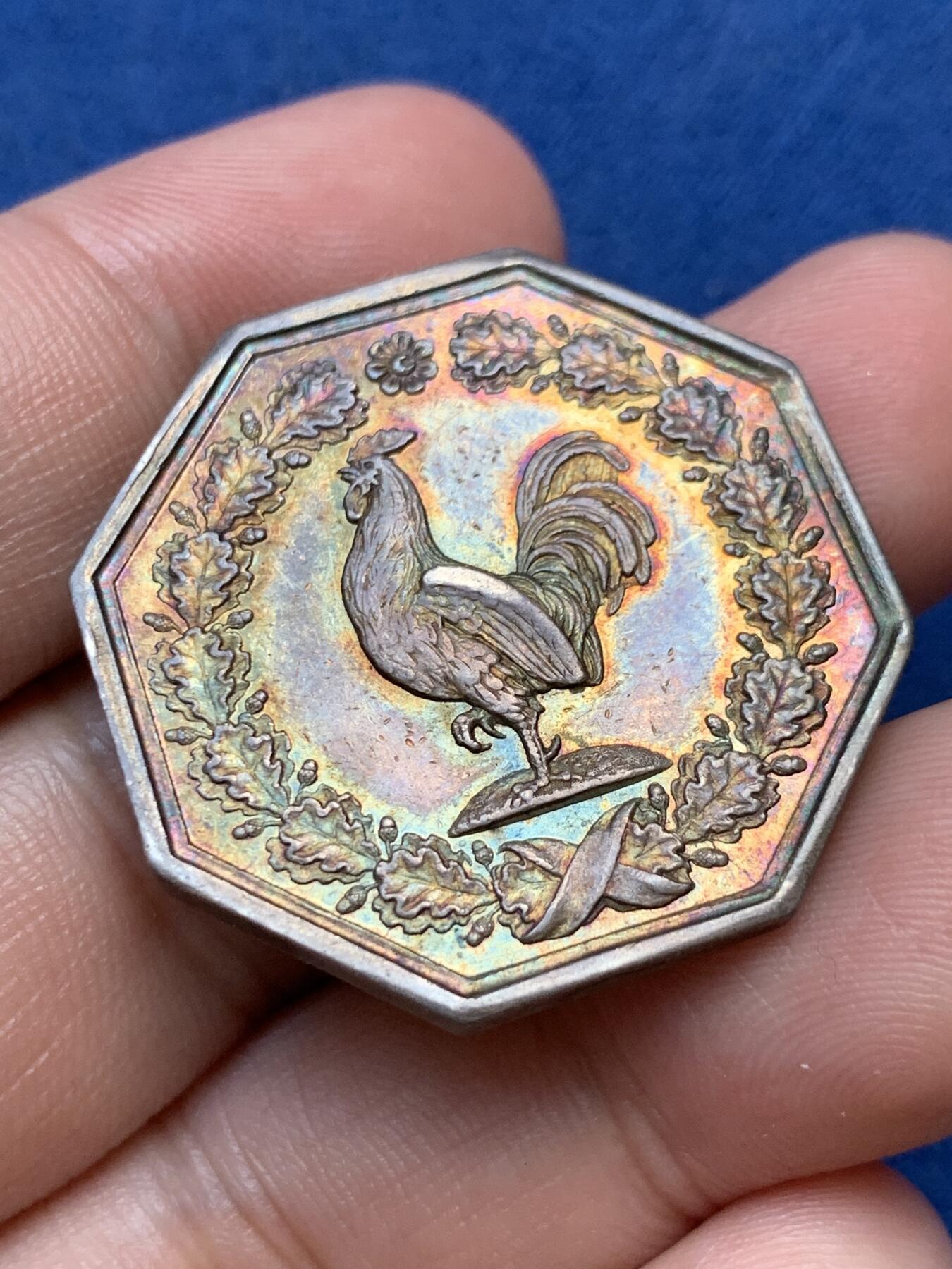 《竞宝斋》第299场- 周日，周一  2场连拍 （全场包邮） 法国1832-1841亚眠地区公证人八角银质代币 15.43g 32mm 早期油灯边铭 油润的五彩包浆显得雄鸡非常漂亮