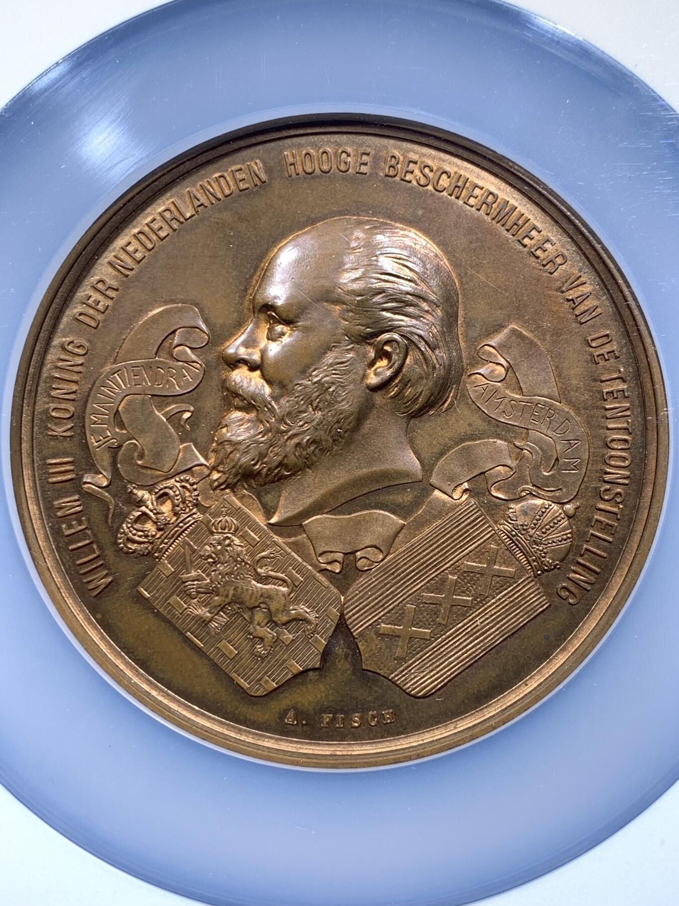 《竞宝斋》第299场- 周日，周一  2场连拍 （全场包邮） NGC MS63BN 荷兰1883年威廉三世博览会超大铜章牌 阿姆斯特丹世界博览会暨国际殖民和出口贸易展览会，正面头像是国王威廉三世，直径69.5mm  加厚盒装