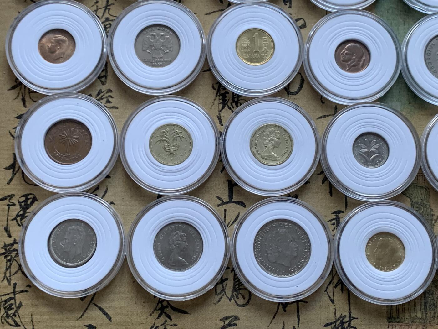 《竞宝斋》第299场- 周日，周一  2场连拍 （全场包邮） 46枚一组 散币 英国法国意大利美国苏联等国硬币， 带小圆盒 细节见图