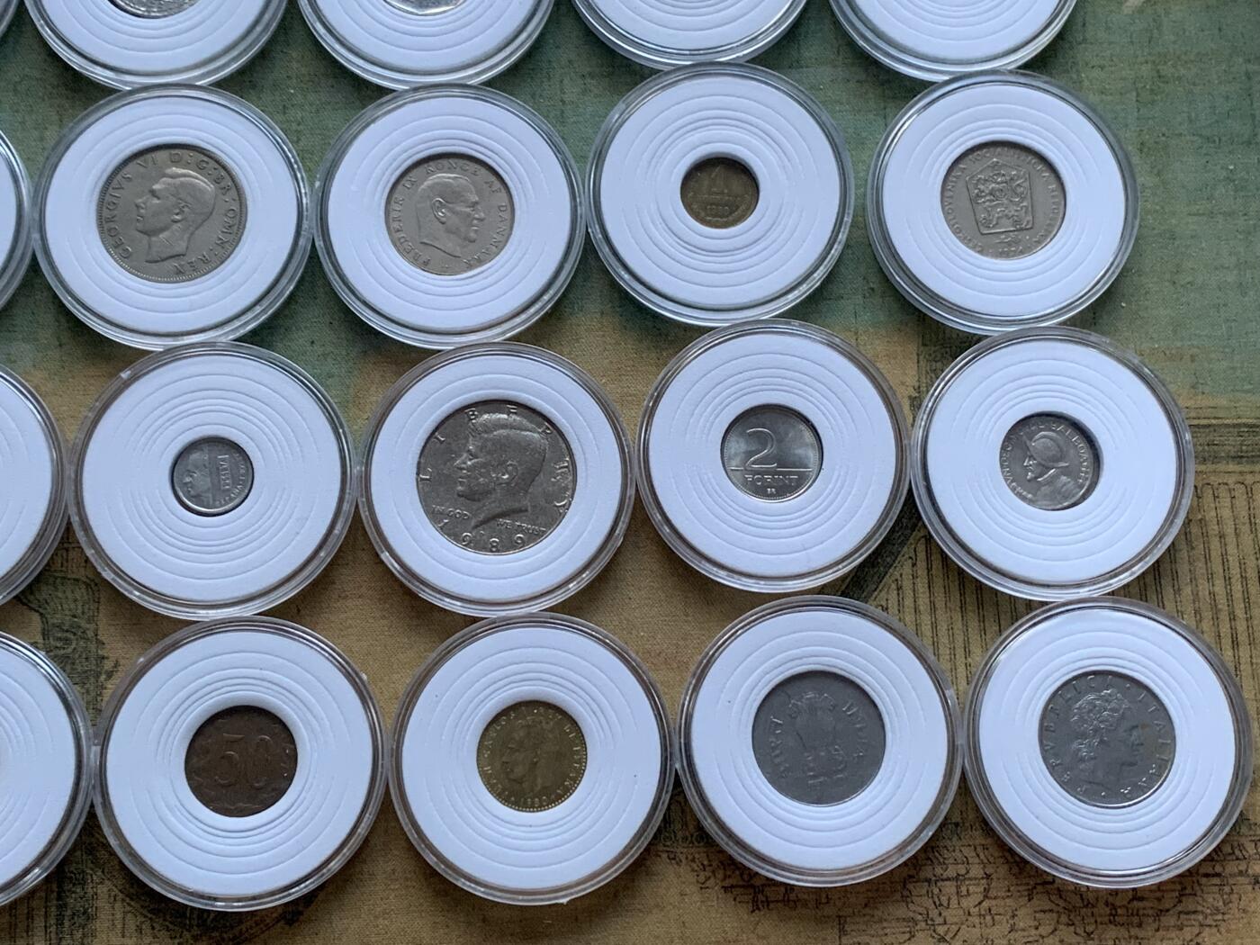 《竞宝斋》第299场- 周日，周一  2场连拍 （全场包邮） 46枚一组 散币 英国法国意大利美国苏联等国硬币， 带小圆盒 细节见图