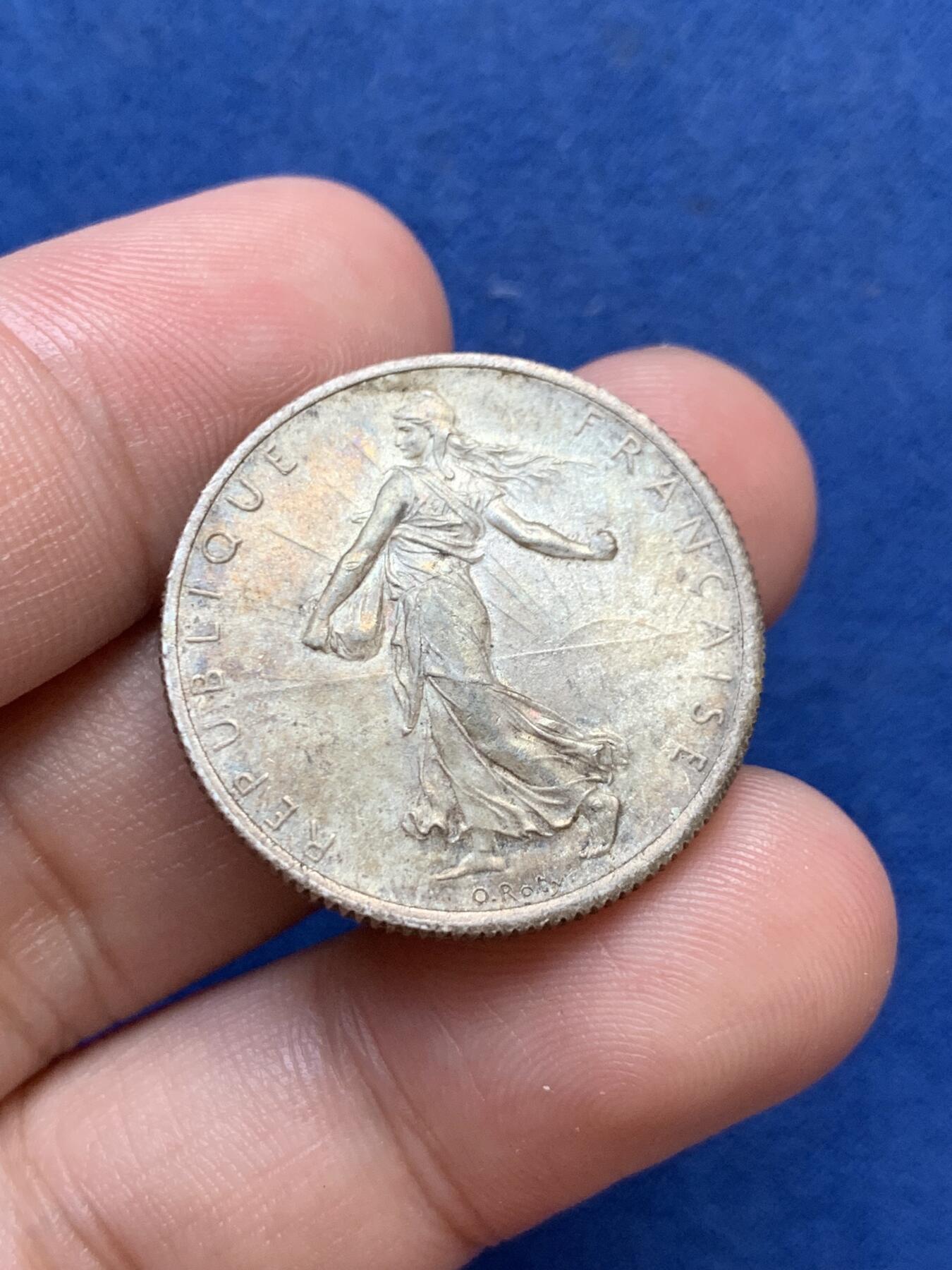 《竞宝斋》第299场- 周日，周一  2场连拍 （全场包邮） 法国 1917 2法郎银币  早期品粽 深五彩包浆 很不错