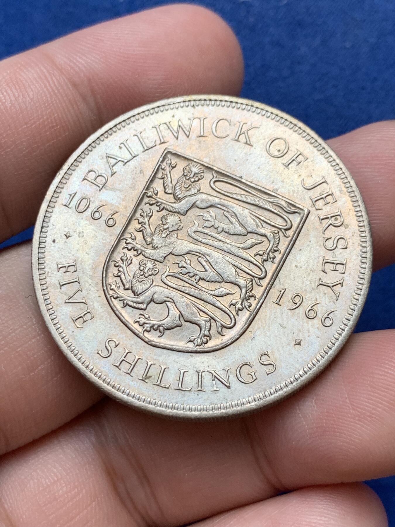 《竞宝斋》第299场- 周日，周一  2场连拍 （全场包邮） 1966 伊丽莎白征服泽西大尺寸纪念币 厚重压手 带光好品 底板干净