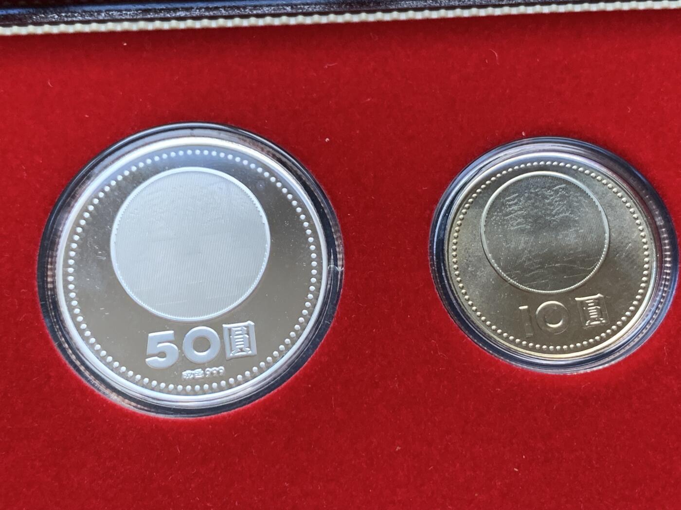 《竞宝斋》第299场- 周日，周一  2场连拍 （全场包邮） 中国台湾省2001年民国九十周年纪念银币套币一银两镍 带原盒证