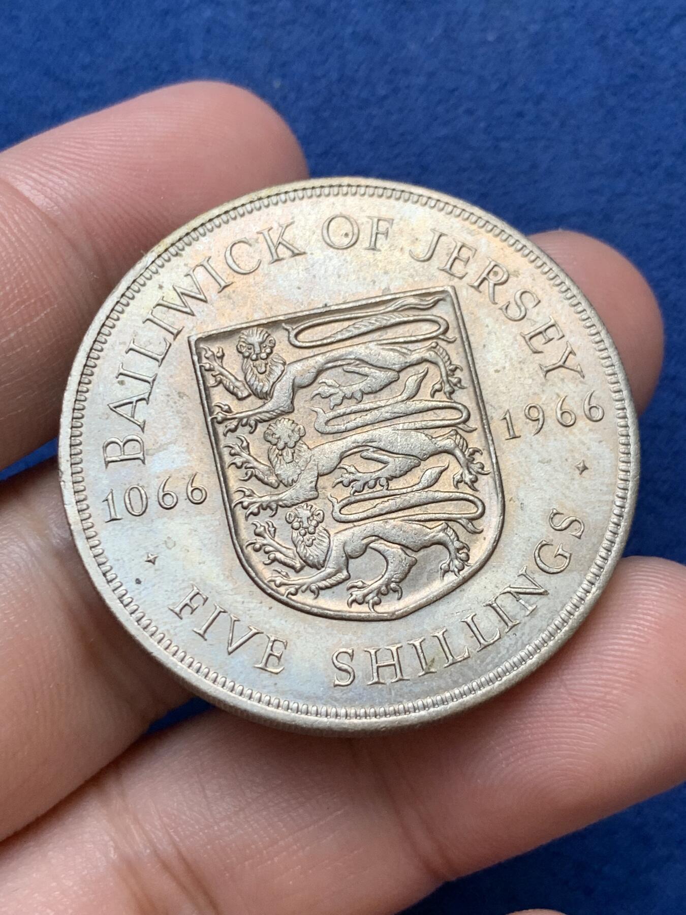 《竞宝斋》第299场- 周日，周一  2场连拍 （全场包邮） 1966 伊丽莎白征服泽西大尺寸纪念币 厚重压手 带光好品 底板干净