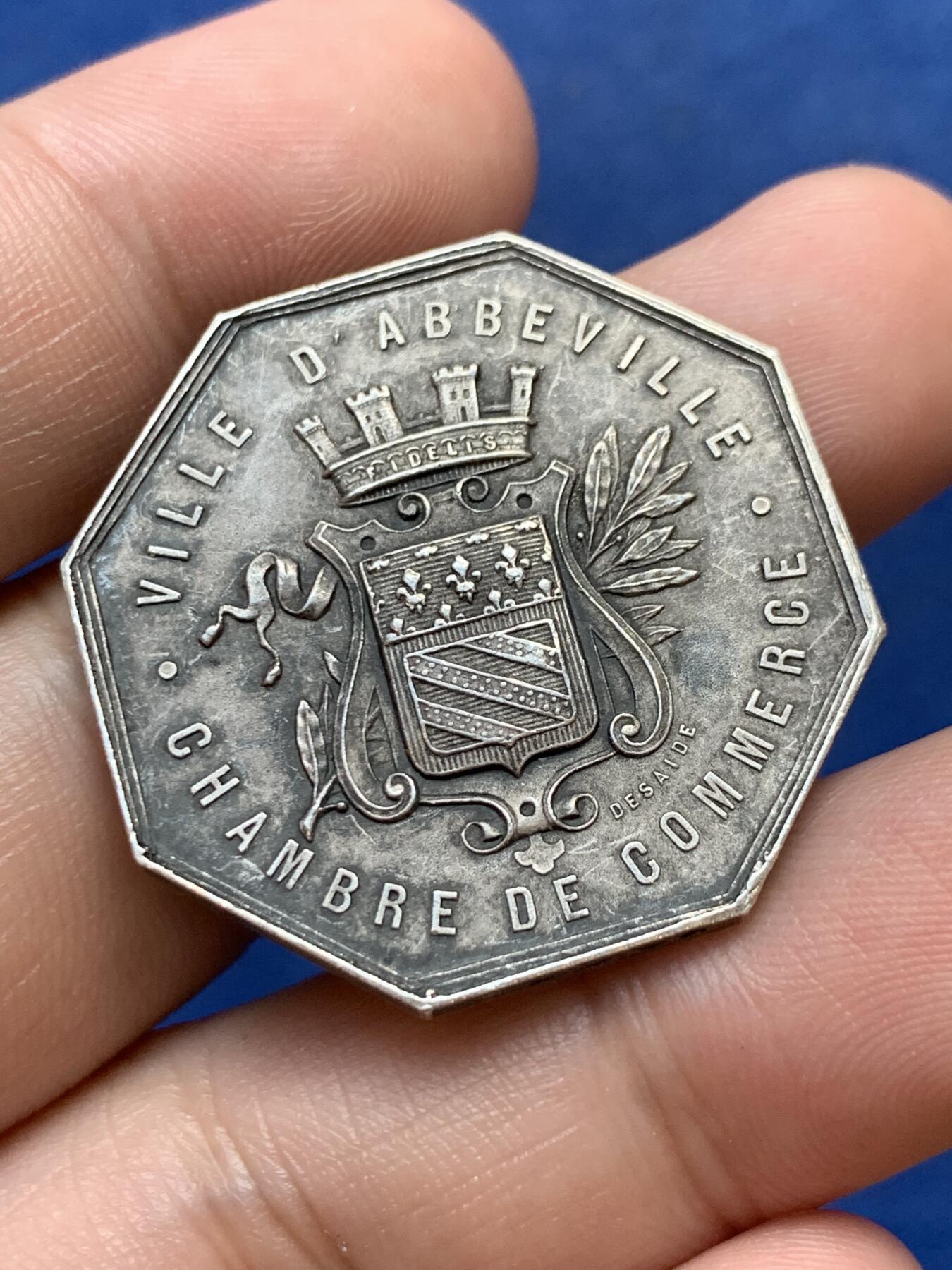 《竞宝斋》第299场- 周日，周一  2场连拍 （全场包邮） 法国贸易有限公司八角银质代币 直径32.9mm 重14.5克 野猪边铭