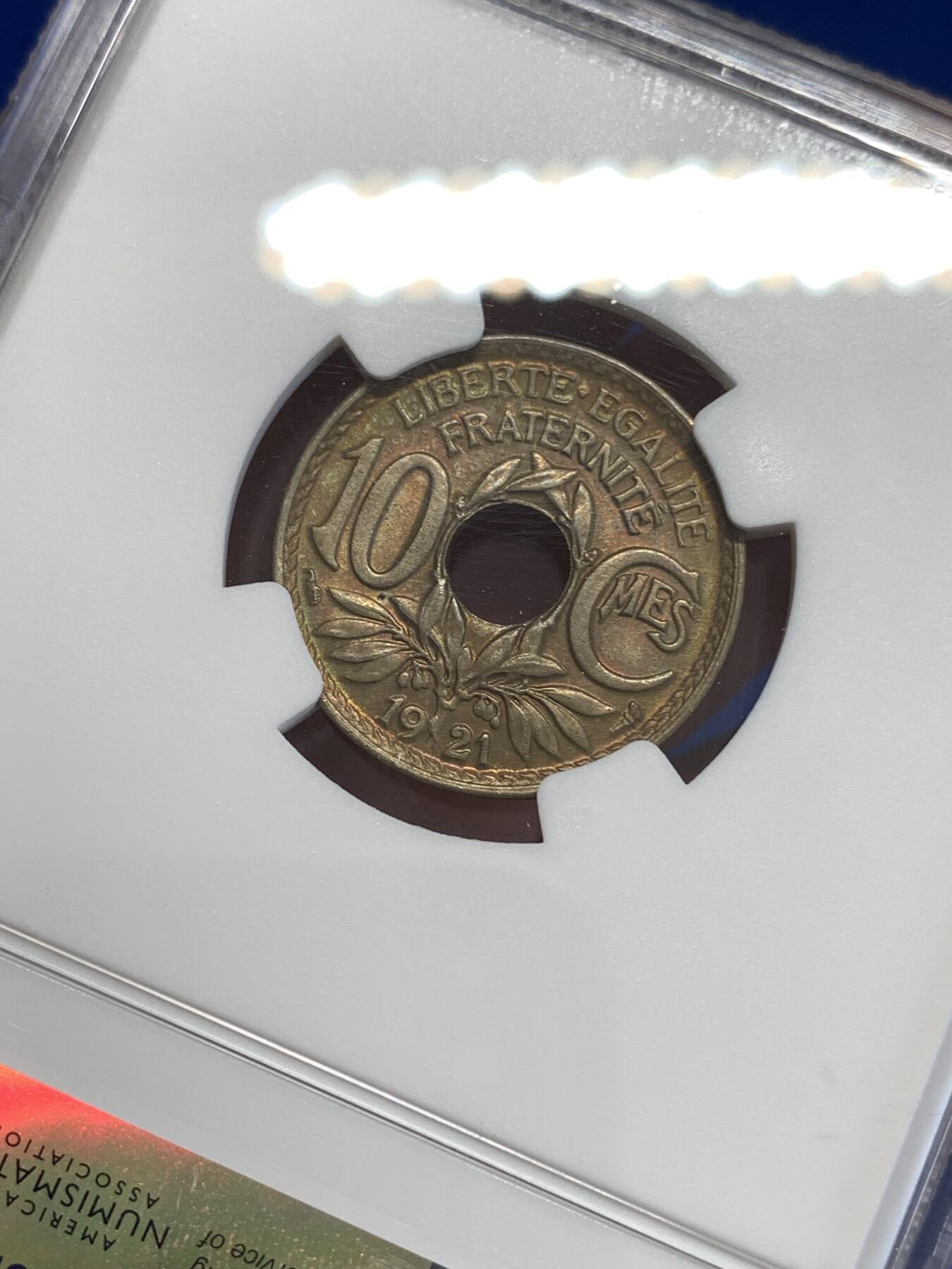 《竞宝斋》第299场- 周日，周一  2场连拍 （全场包邮） NGC MS63 法国1921年10分中孔镍币，深红色包浆炫彩，经典设计