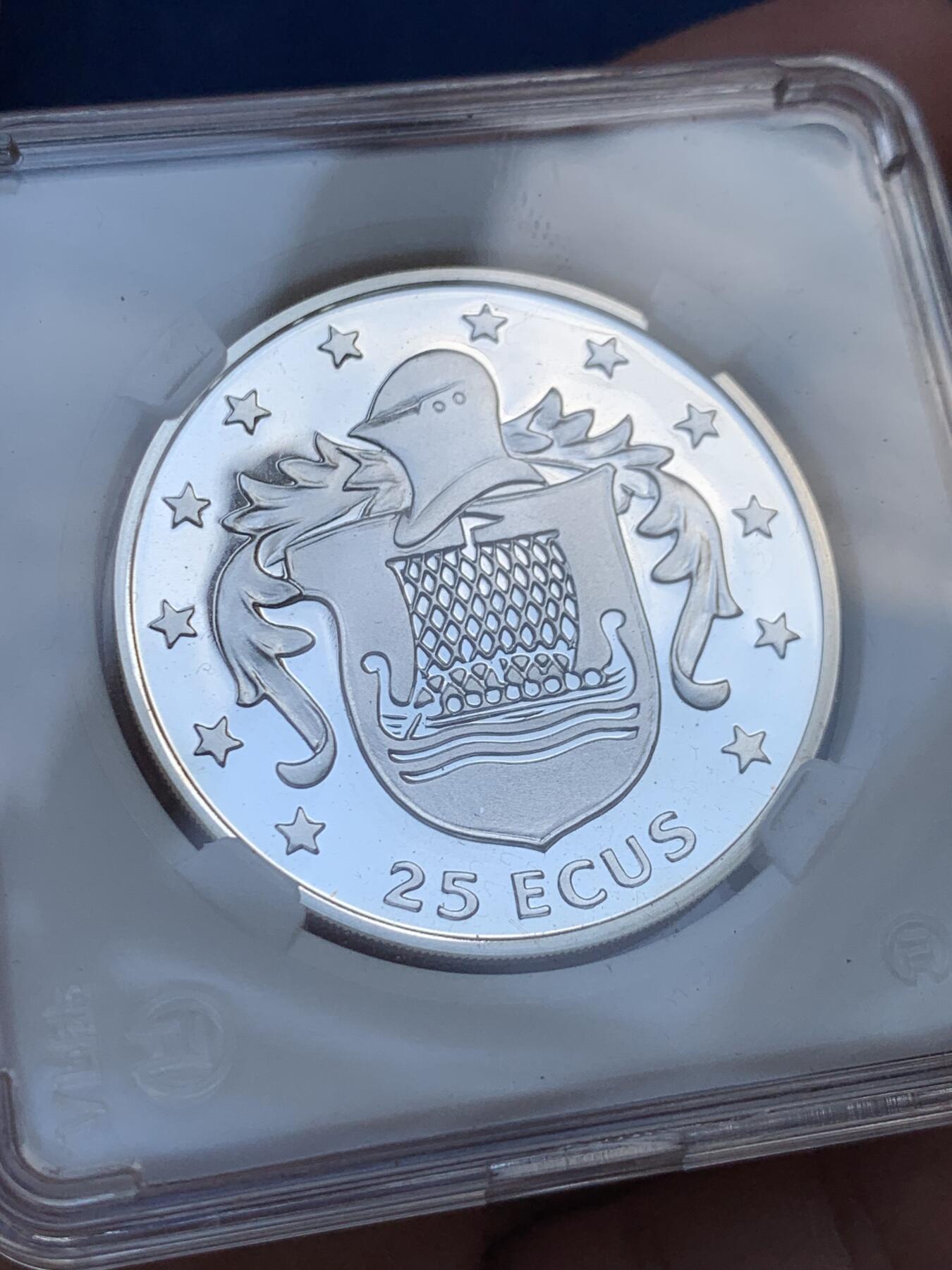 《竞宝斋》第299场- 周日，周一  2场连拍 （全场包邮） 1994年英属马恩岛联合国成立50周年25ECUS纪念币 19.2克 38.0毫米 925银